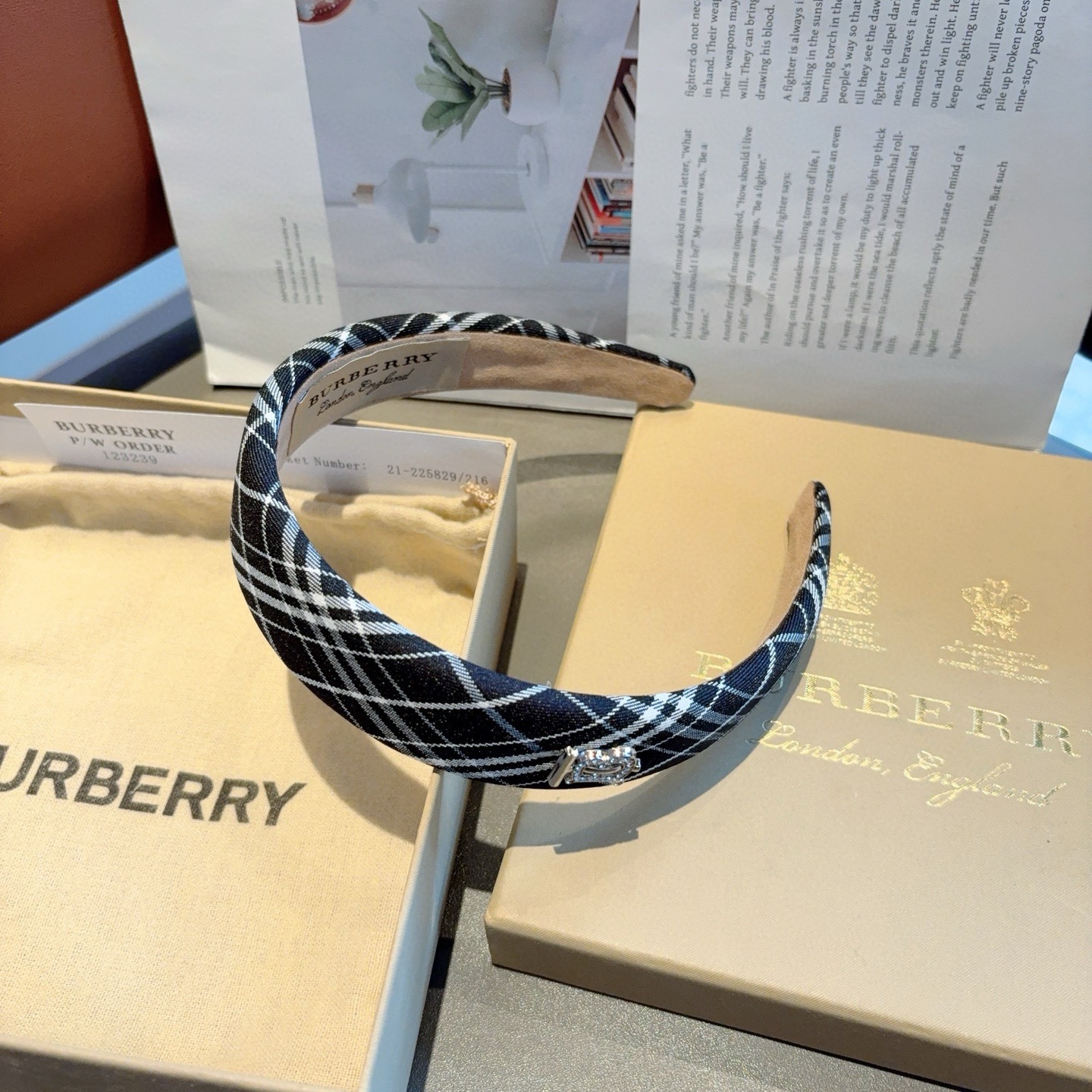 配包装巴宝莉BURBERRY 新款发箍，客供面料 🎀细节全部实拍！非常耐看又百搭、适合各种场合搭配！