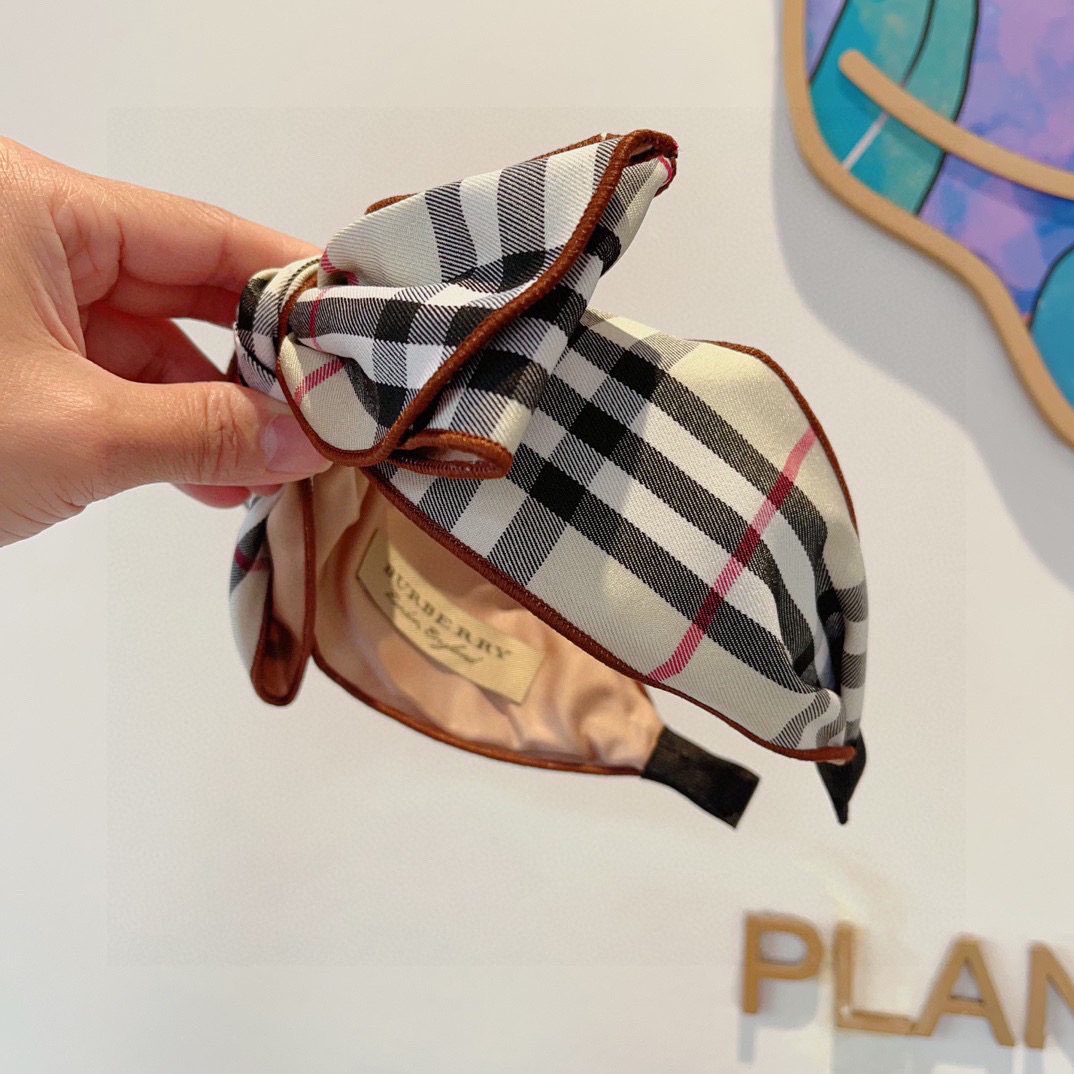 配包装巴宝莉BURBERRY 新款蝴蝶结发箍，客供面料 🎀细节全部实拍！非常耐看又百搭、适合各种场合搭配