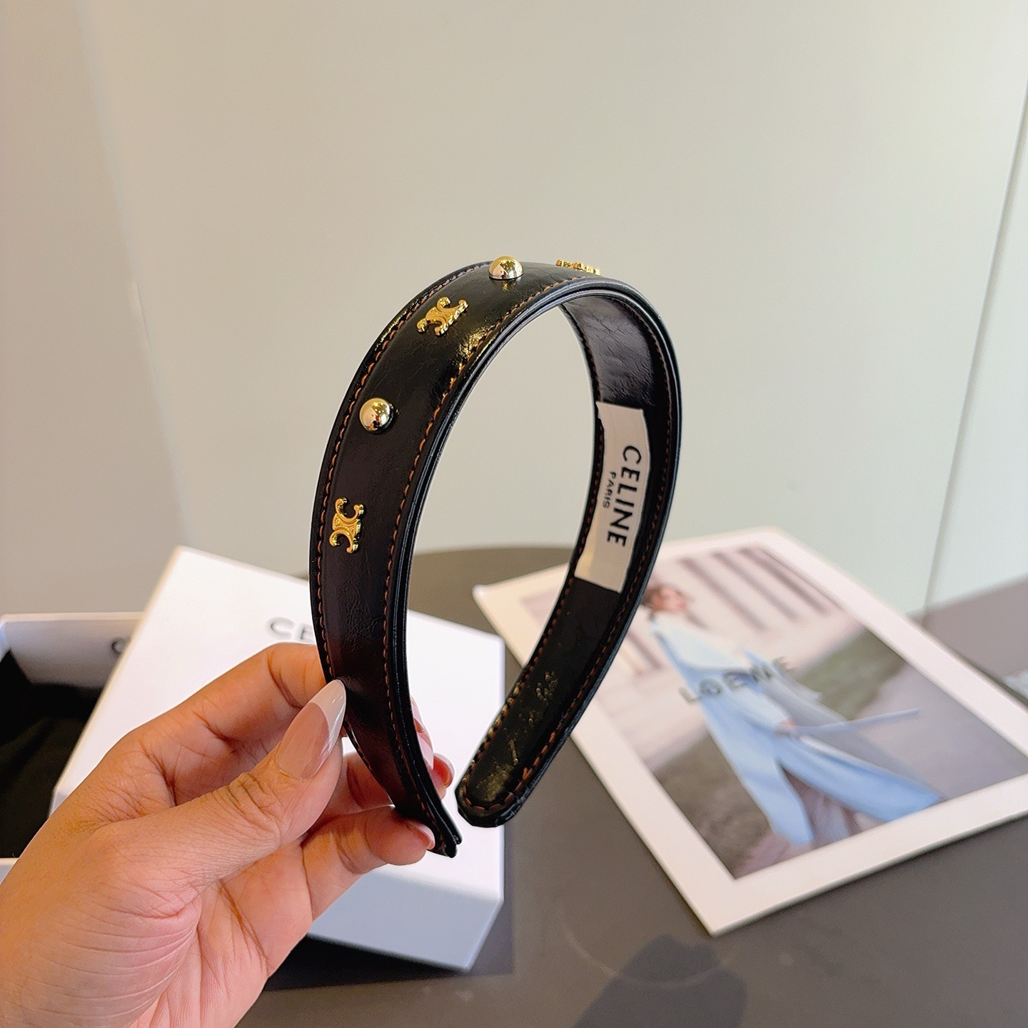 配包装CELINE（赛琳）官方经典新款羊皮发箍，女神必备头箍，非常舒时尚百搭，舒适潮流款！