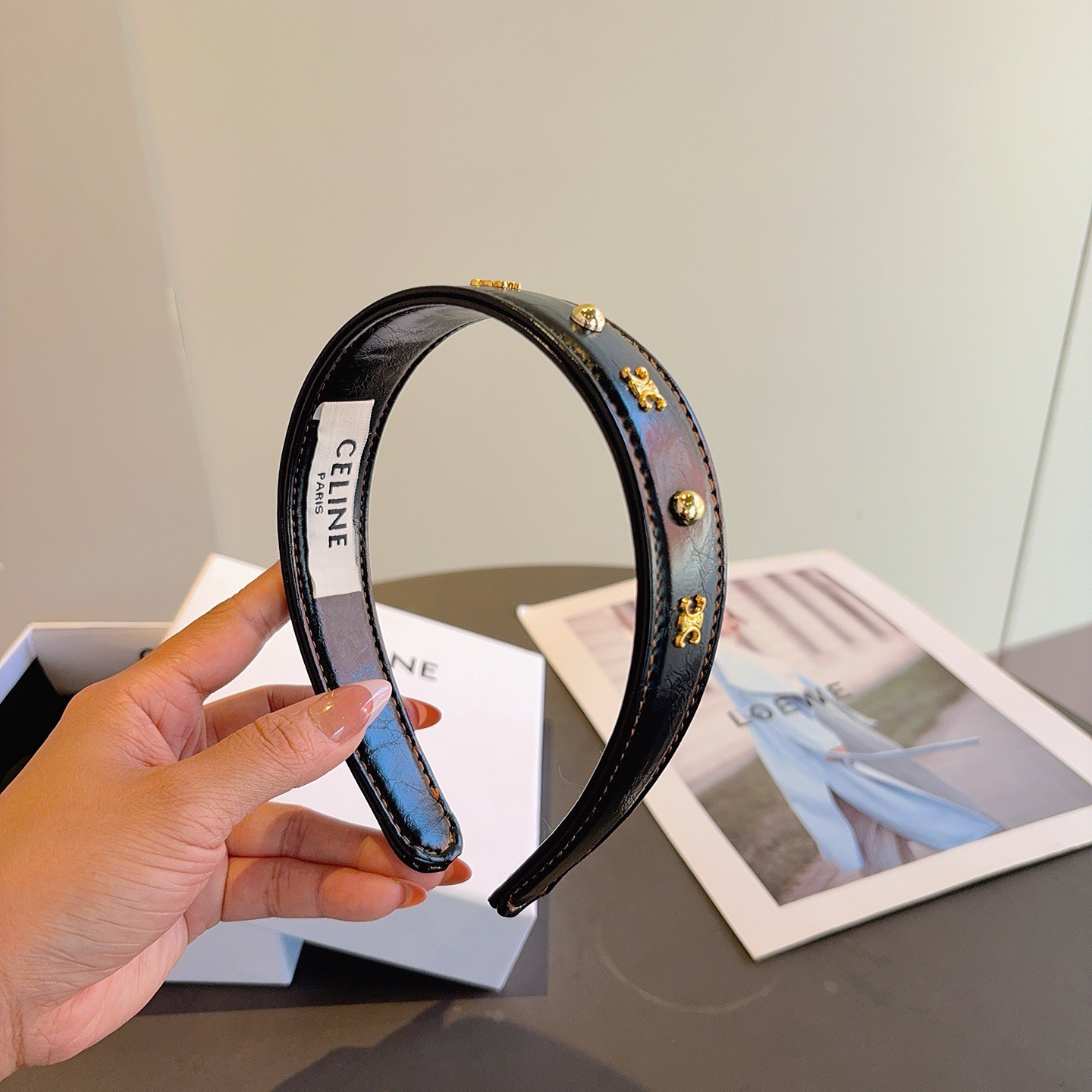 配包装CELINE（赛琳）官方经典新款羊皮发箍，女神必备头箍，非常舒时尚百搭，舒适潮流款！