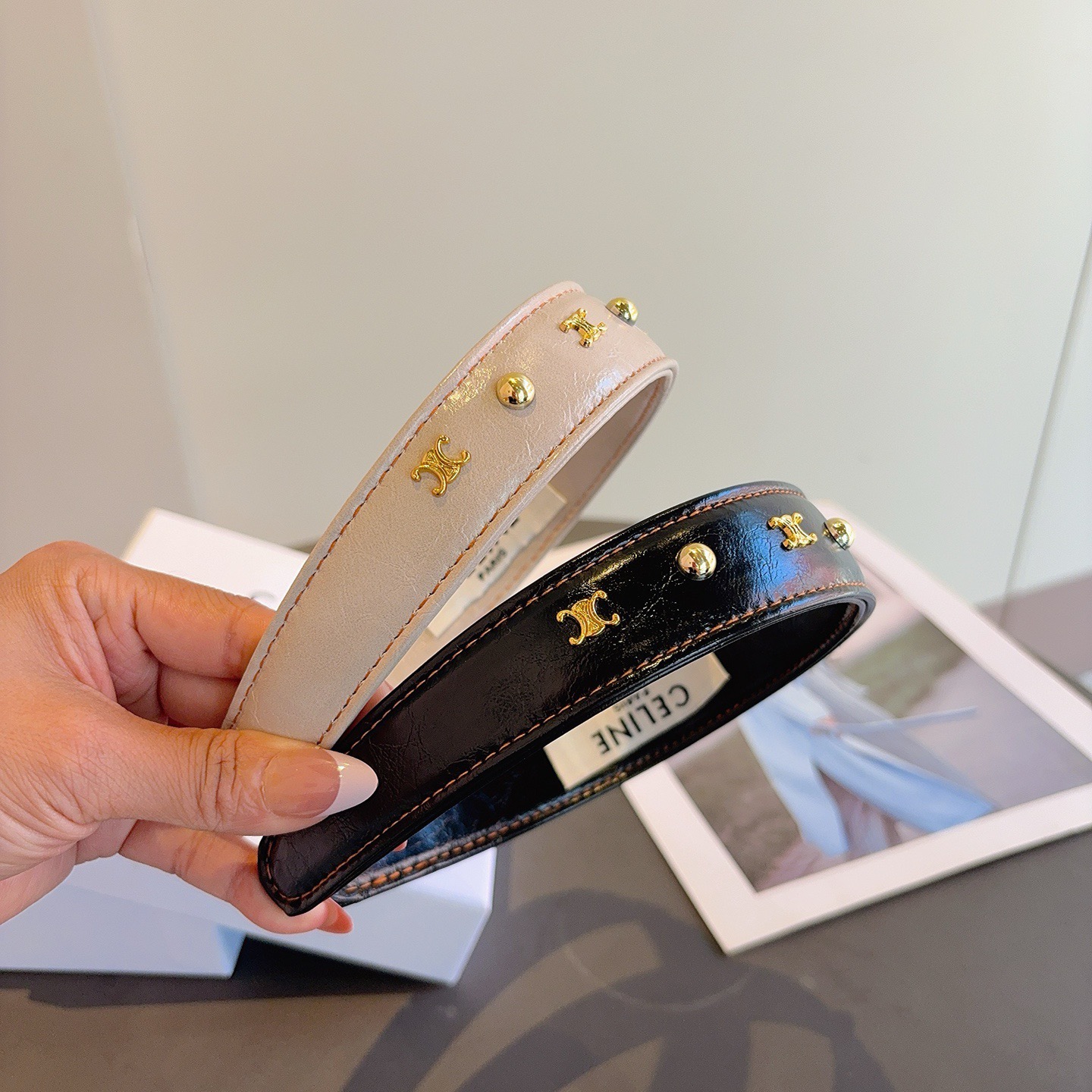 配包装CELINE（赛琳）官方经典新款羊皮发箍，女神必备头箍，非常舒时尚百搭，舒适潮流款！