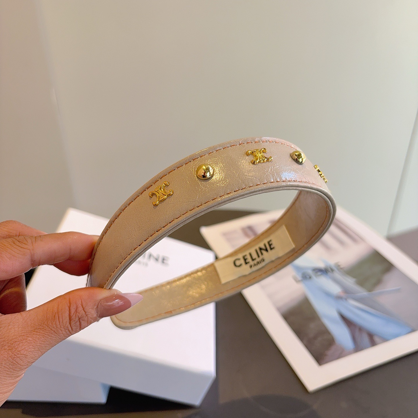 配包装CELINE（赛琳）官方经典新款羊皮发箍，女神必备头箍，非常舒时尚百搭，舒适潮流款！