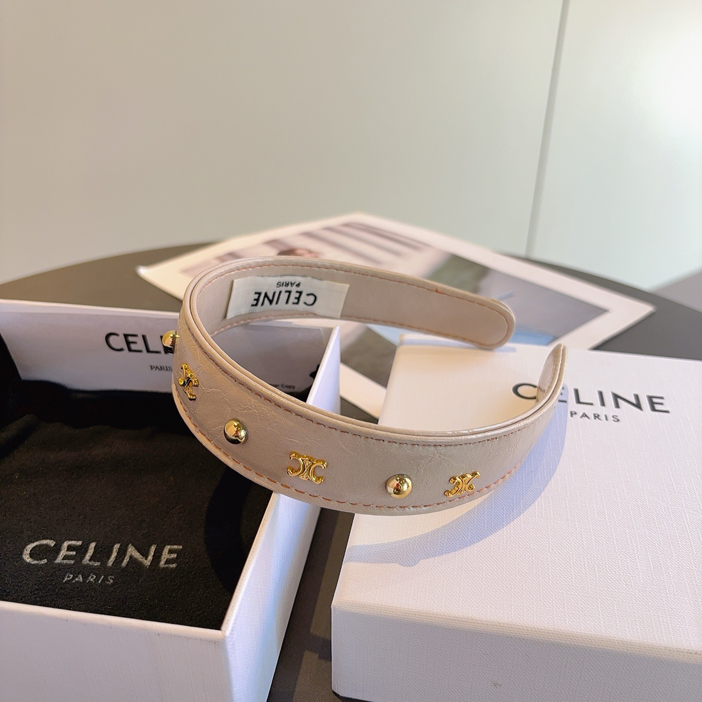 配包装CELINE（赛琳）官方经典新款羊皮发箍，女神必备头箍，非常舒时尚百搭，舒适潮流款！