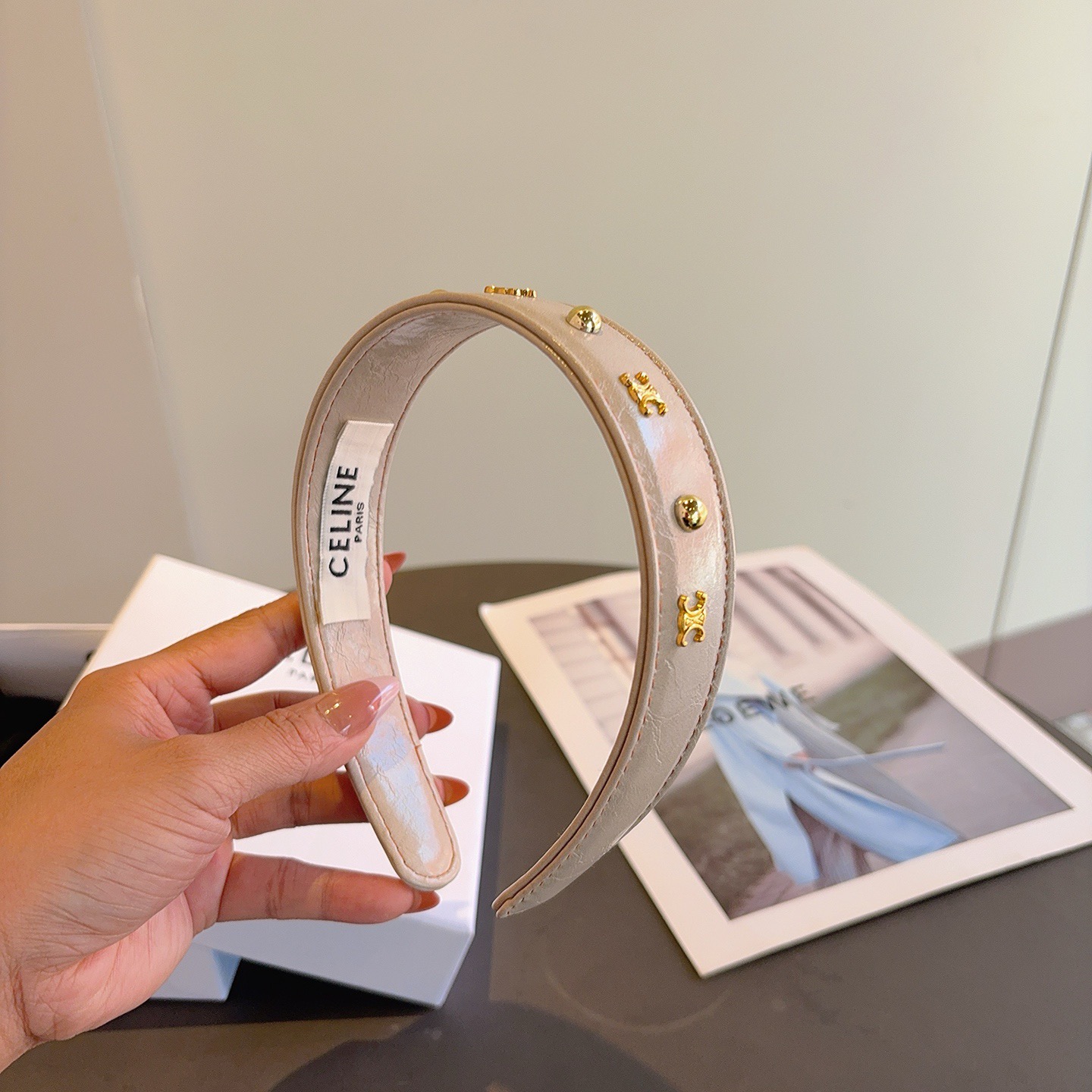 配包装CELINE（赛琳）官方经典新款羊皮发箍，女神必备头箍，非常舒时尚百搭，舒适潮流款！