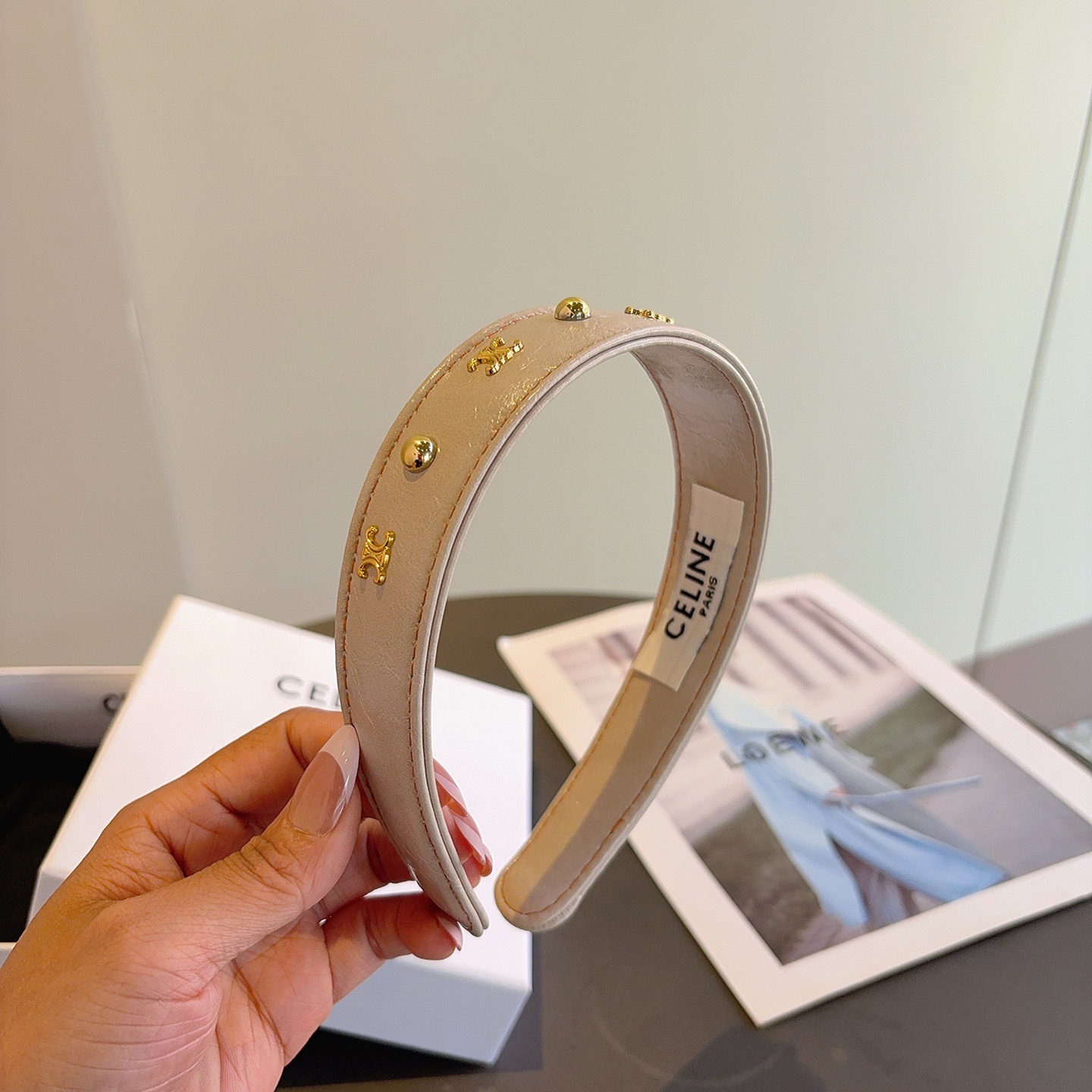 配包装CELINE（赛琳）官方经典新款羊皮发箍，女神必备头箍，非常舒时尚百搭，舒适潮流款！
