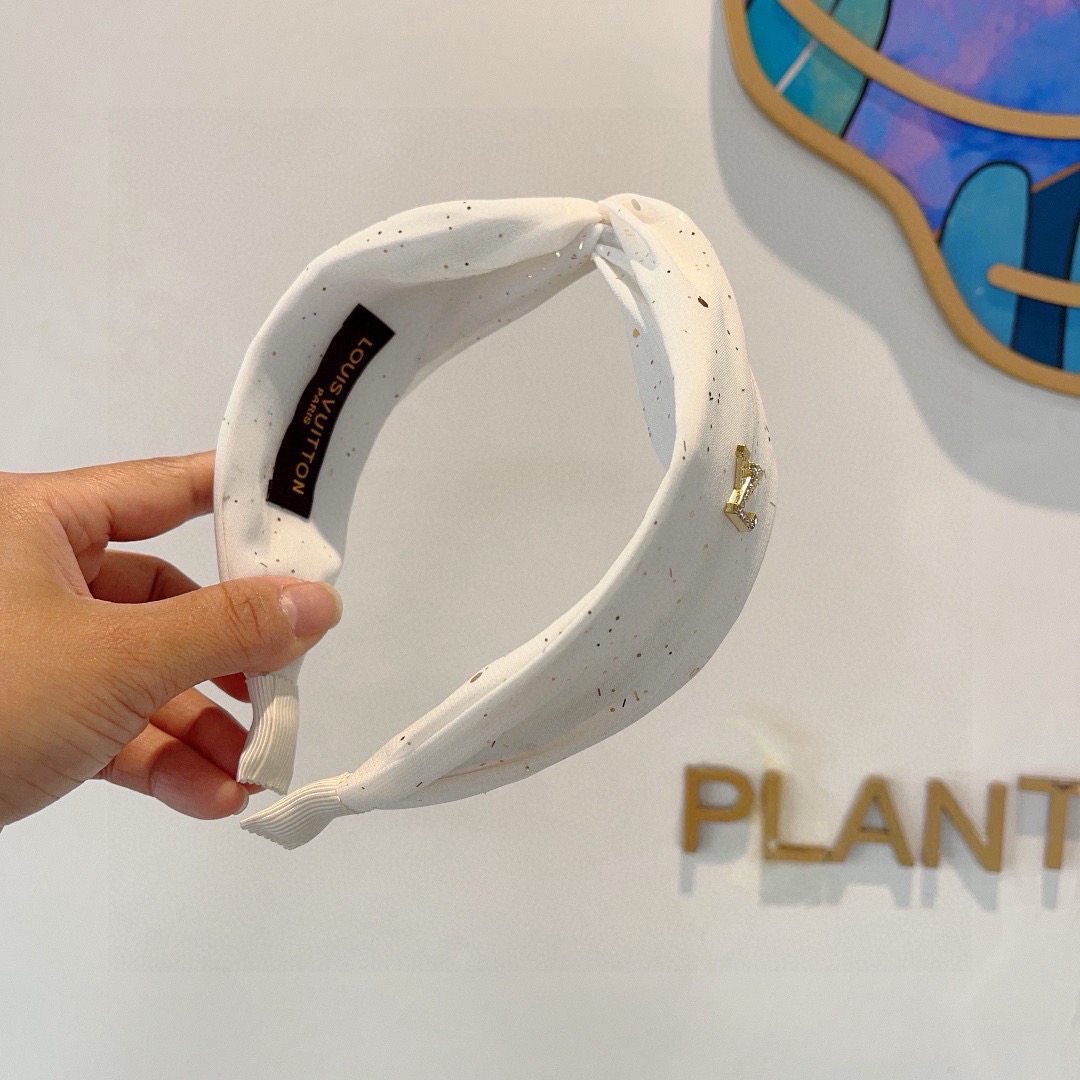 配包装LV 路易威登 火爆新款宽版发箍，时尚头箍，专柜最最新款来袭💕时尚百搭，女神必入 ！