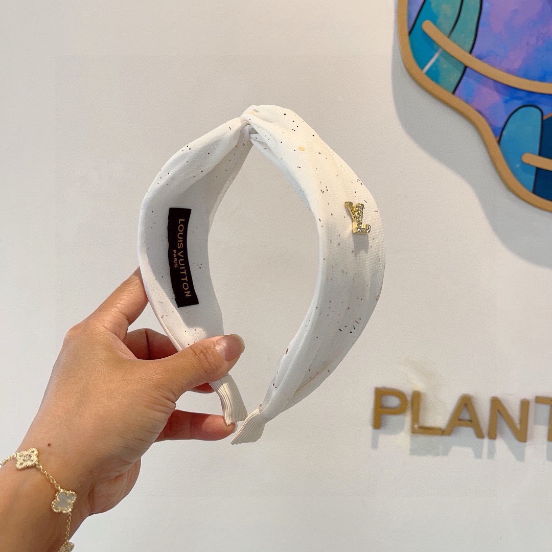 配包装LV 路易威登 火爆新款宽版发箍，时尚头箍，专柜最最新款来袭💕时尚百搭，女神必入 ！