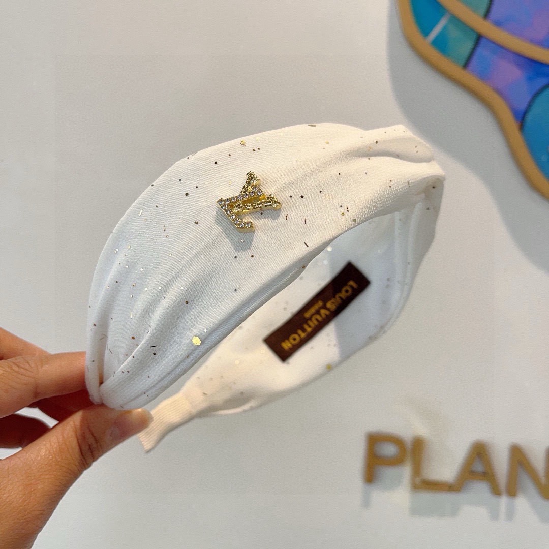 配包装LV 路易威登 火爆新款宽版发箍，时尚头箍，专柜最最新款来袭💕时尚百搭，女神必入 ！