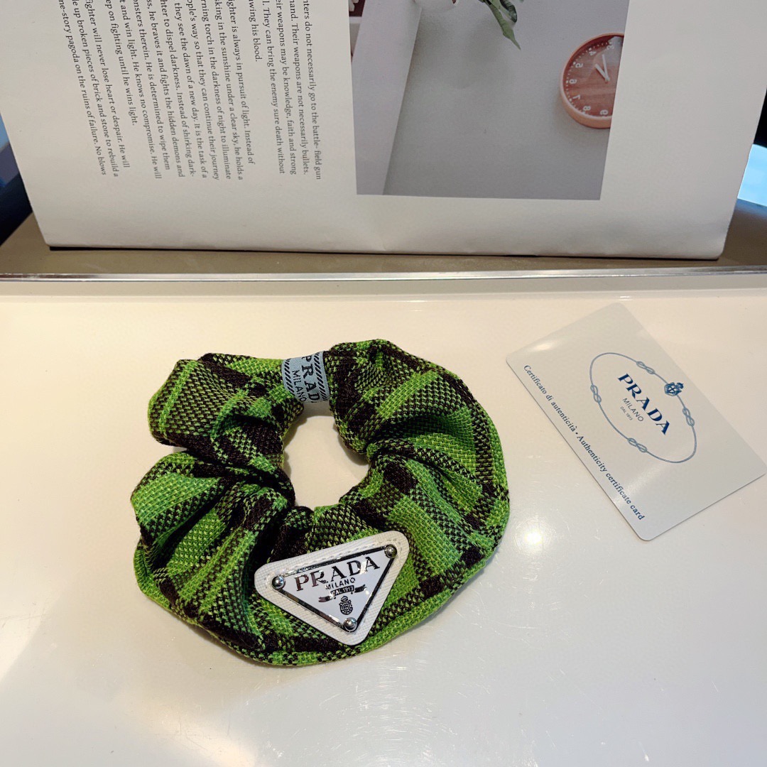 配包装Prada （普拉达）进口大肠圈 倒三角铁标皮筋、名媛发绳头绳百搭款、细节全部实拍 特制面料非常显