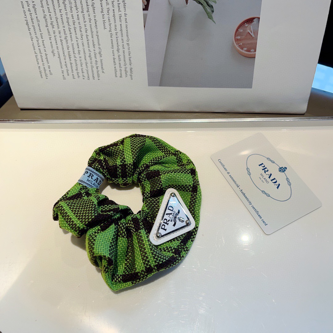 配包装Prada （普拉达）进口大肠圈 倒三角铁标皮筋、名媛发绳头绳百搭款、细节全部实拍 特制面料非常显