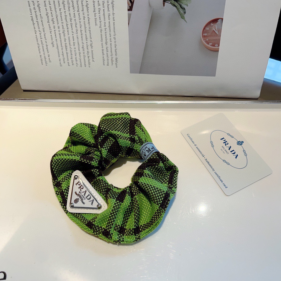 配包装Prada （普拉达）进口大肠圈 倒三角铁标皮筋、名媛发绳头绳百搭款、细节全部实拍 特制面料非常显