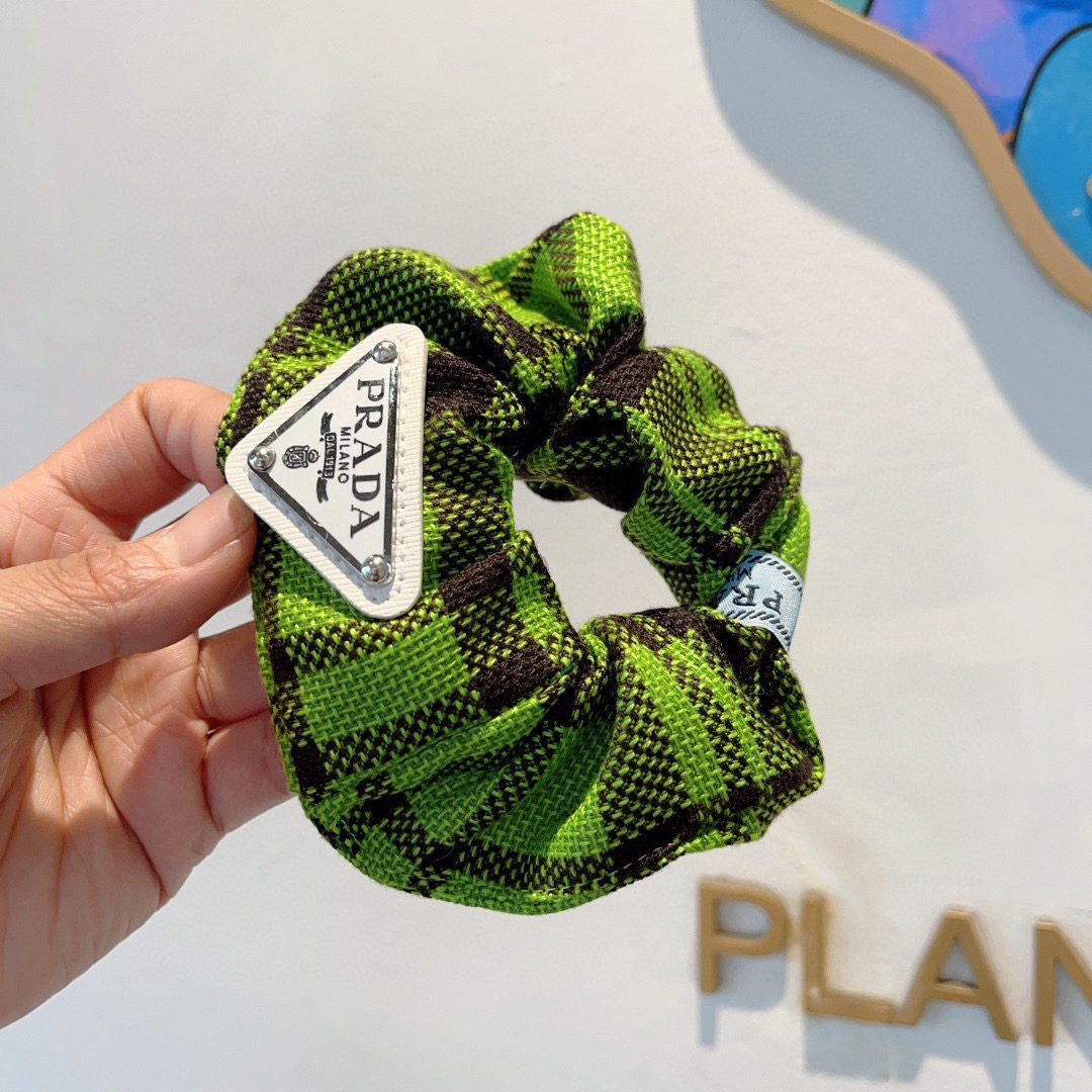 配包装Prada （普拉达）进口大肠圈 倒三角铁标皮筋、名媛发绳头绳百搭款、细节全部实拍 特制面料非常显