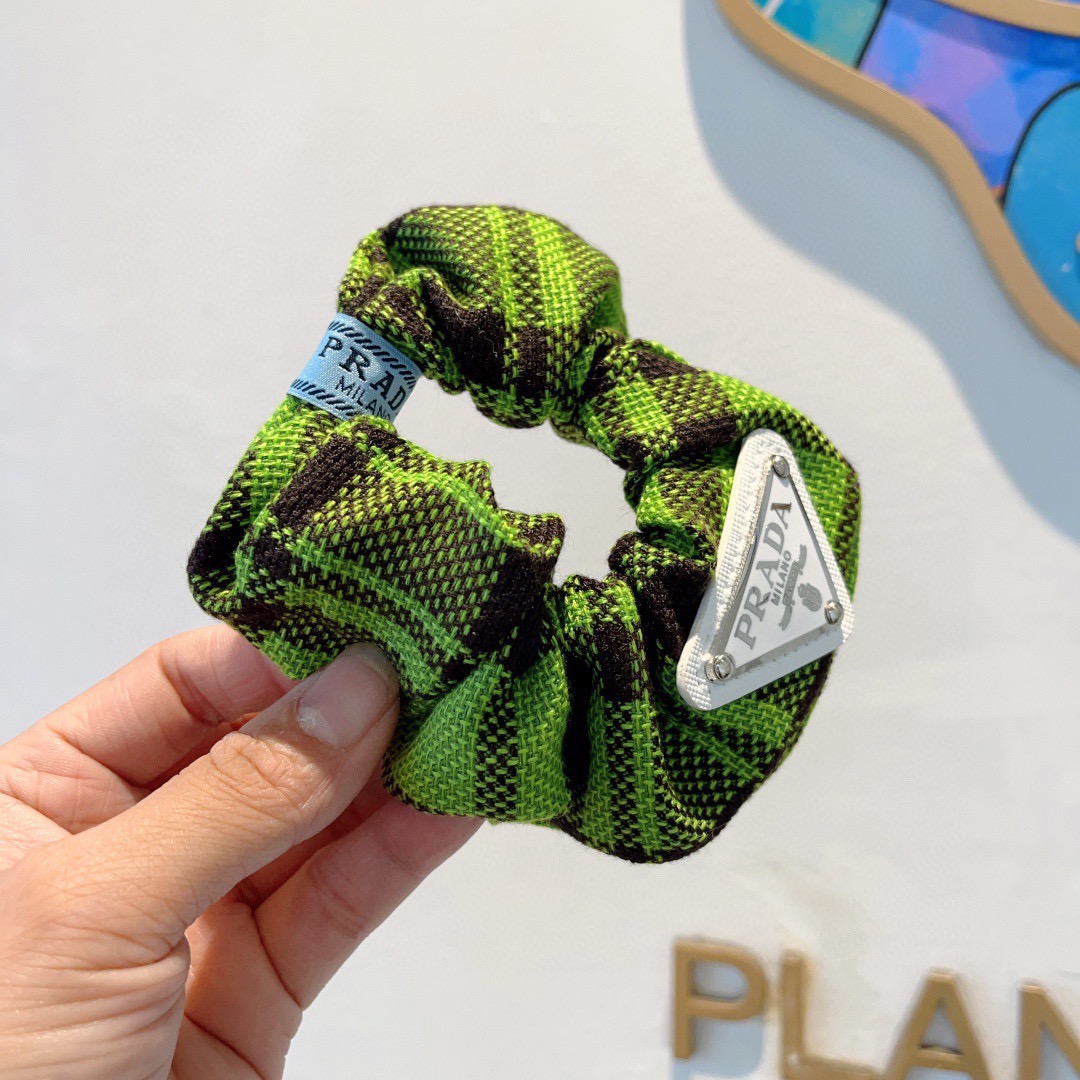 配包装Prada （普拉达）进口大肠圈 倒三角铁标皮筋、名媛发绳头绳百搭款、细节全部实拍 特制面料非常显