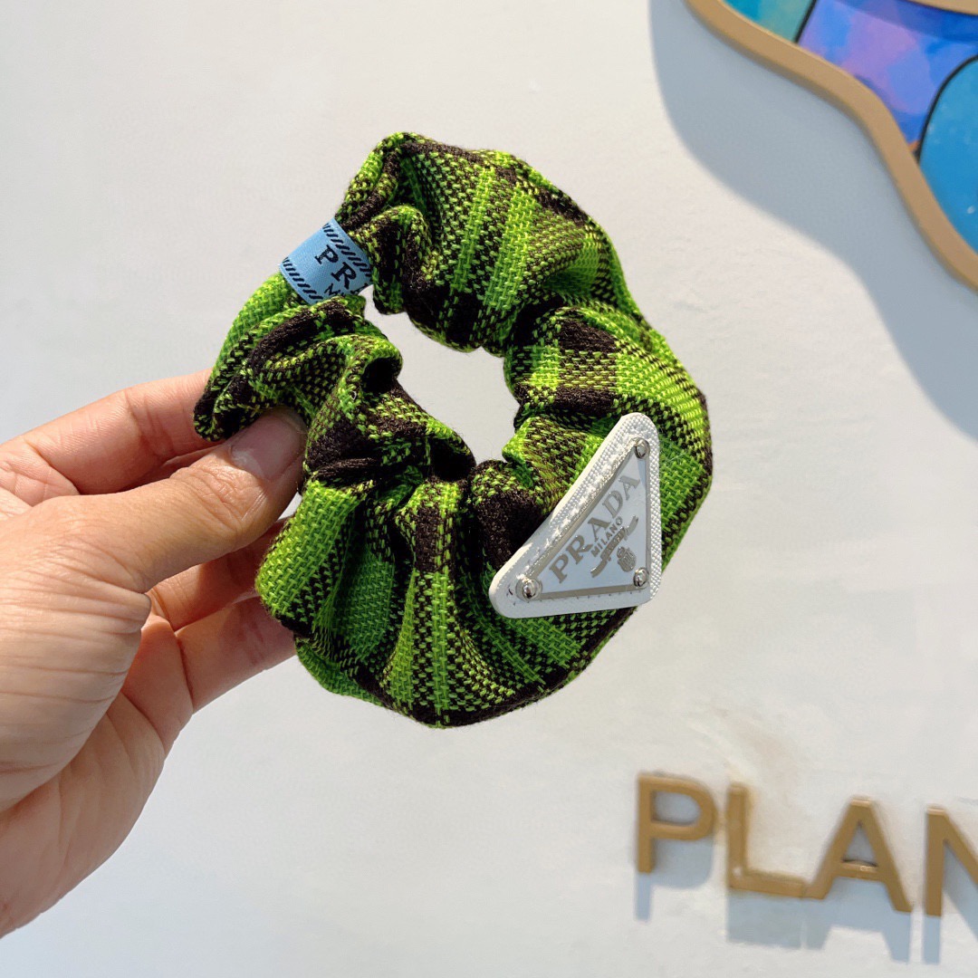 配包装Prada （普拉达）进口大肠圈 倒三角铁标皮筋、名媛发绳头绳百搭款、细节全部实拍 特制面料非常显