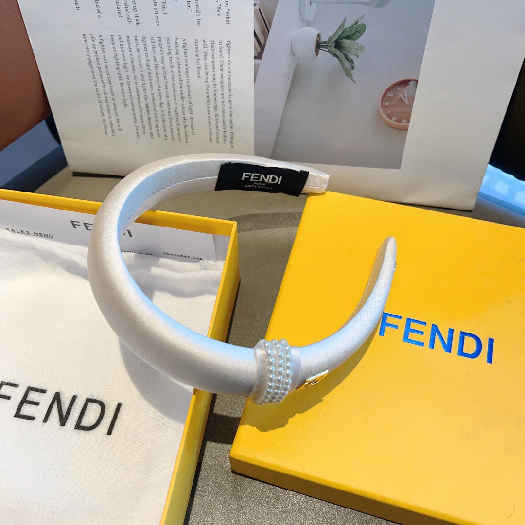 配包装FENDI 芬迪 火爆新款发箍，复古头箍，简约百搭，潮女必备品，超级的高大上！