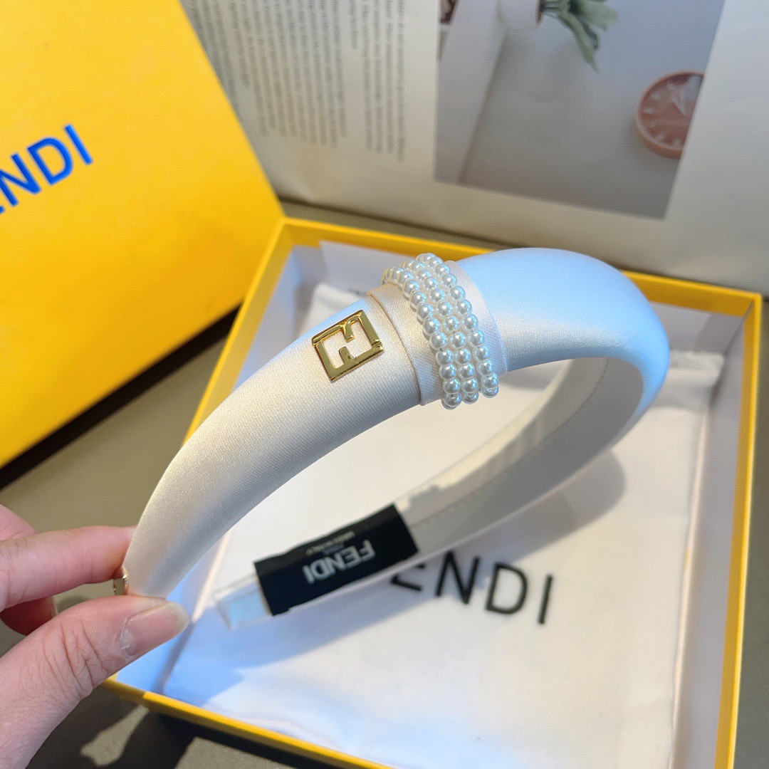 配包装FENDI 芬迪 火爆新款发箍，复古头箍，简约百搭，潮女必备品，超级的高大上！