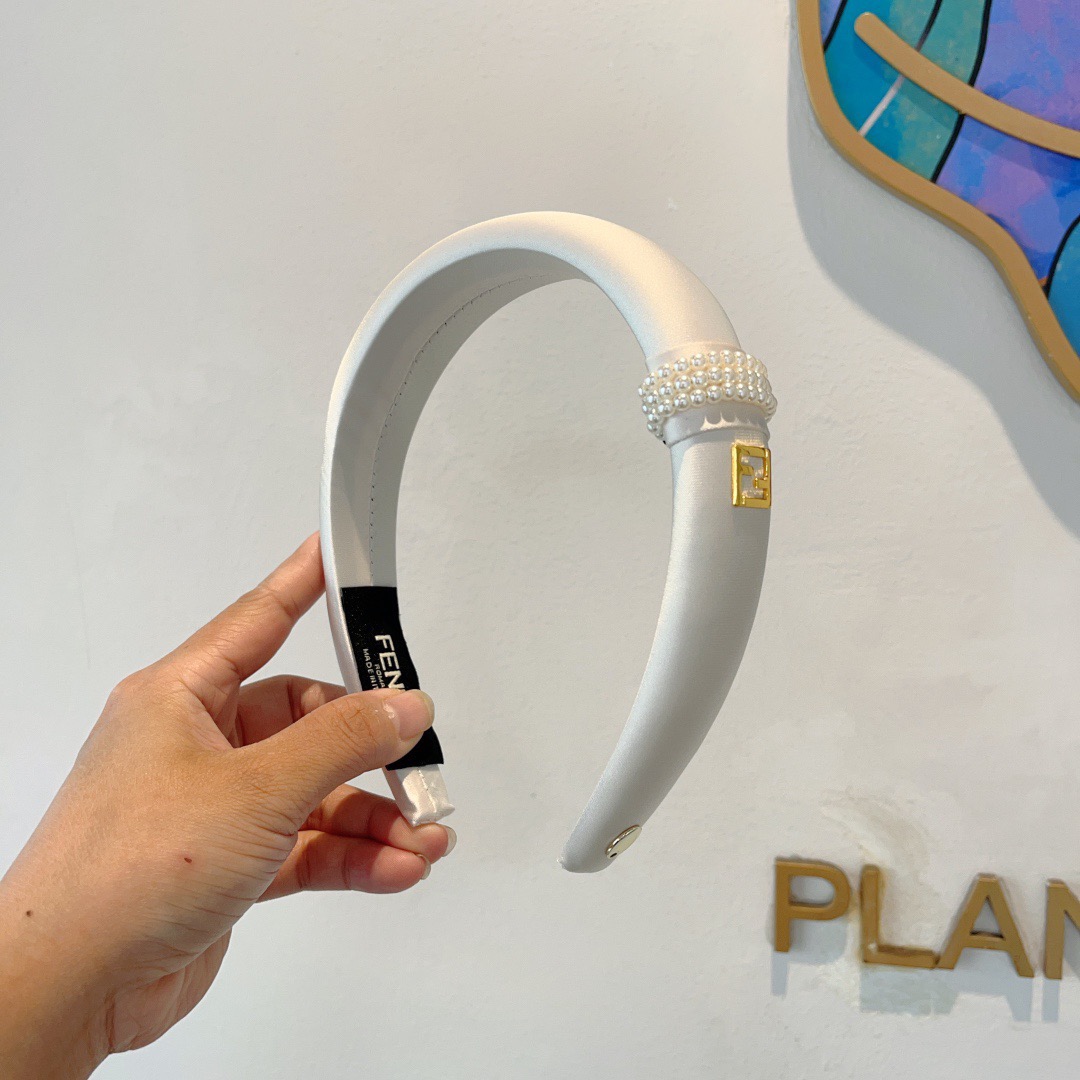 配包装FENDI 芬迪 火爆新款发箍，复古头箍，简约百搭，潮女必备品，超级的高大上！