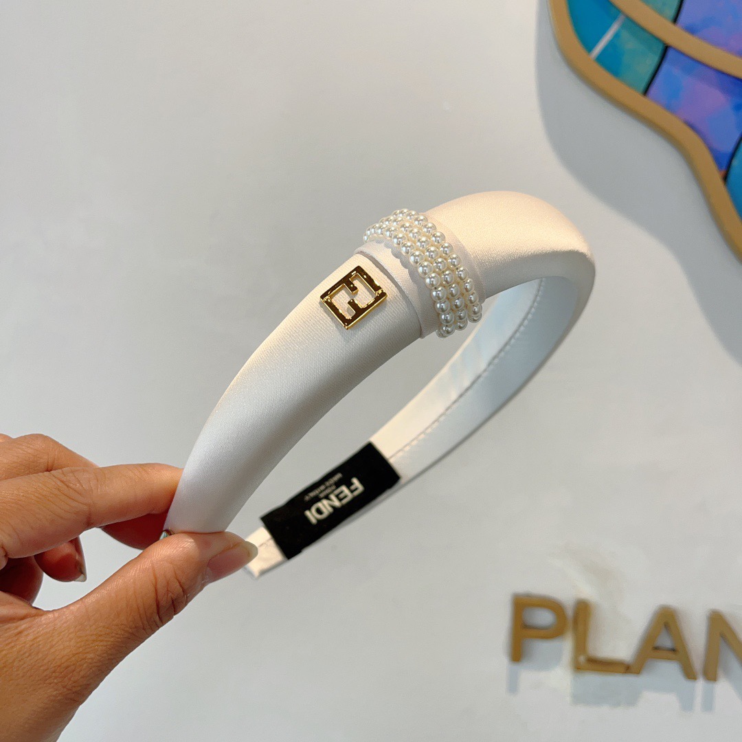 配包装FENDI 芬迪 火爆新款发箍，复古头箍，简约百搭，潮女必备品，超级的高大上！