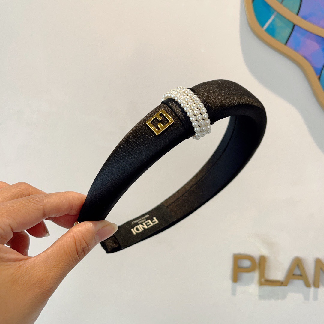 配包装FENDI 芬迪 火爆新款发箍，复古头箍，简约百搭，潮女必备品，超级的高大上！