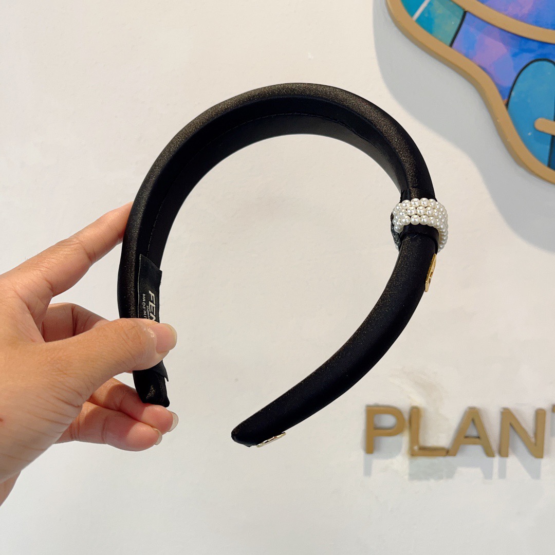 配包装FENDI 芬迪 火爆新款发箍，复古头箍，简约百搭，潮女必备品，超级的高大上！