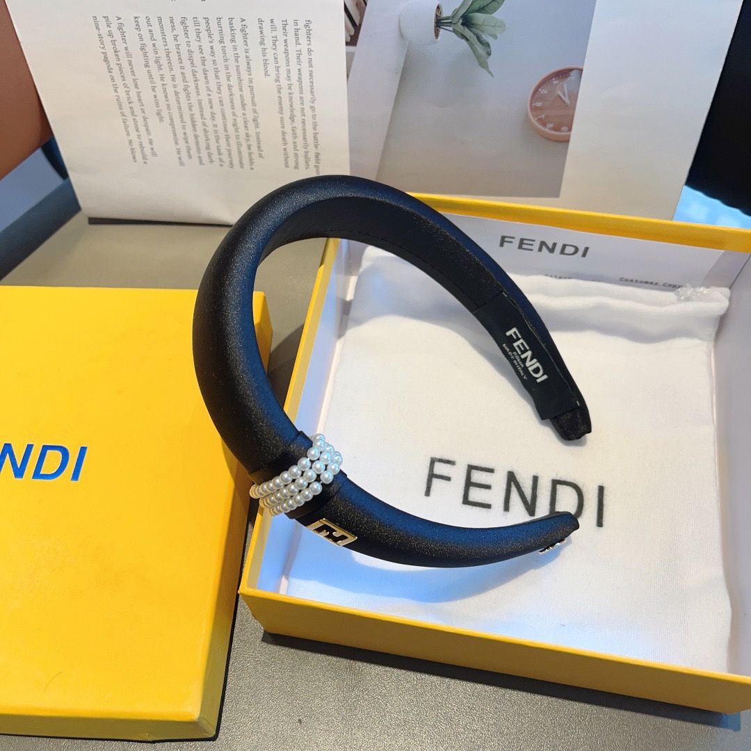 配包装FENDI 芬迪 火爆新款发箍，复古头箍，简约百搭，潮女必备品，超级的高大上！