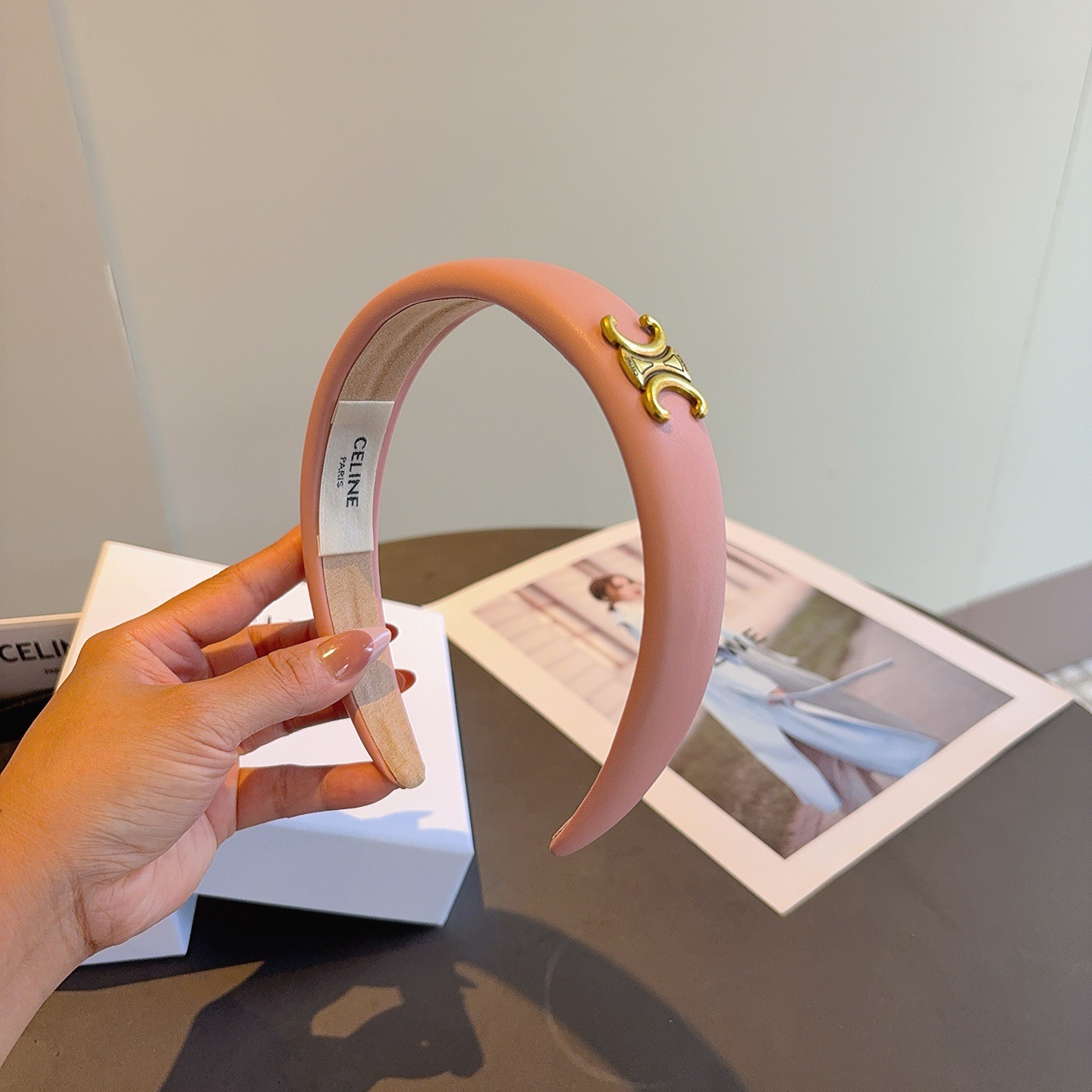 配包装CELINE（赛琳）网红新款羊皮发箍 佩戴舒适无压力，造型搭配必备头箍！非常时尚百搭！女神必备！名