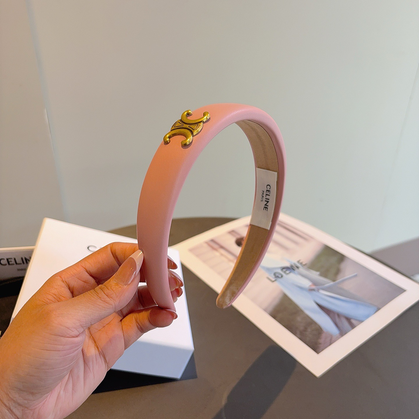 配包装CELINE（赛琳）网红新款羊皮发箍 佩戴舒适无压力，造型搭配必备头箍！非常时尚百搭！女神必备！名