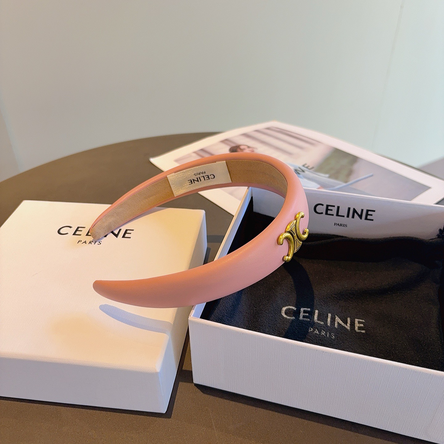 配包装CELINE（赛琳）网红新款羊皮发箍 佩戴舒适无压力，造型搭配必备头箍！非常时尚百搭！女神必备！名