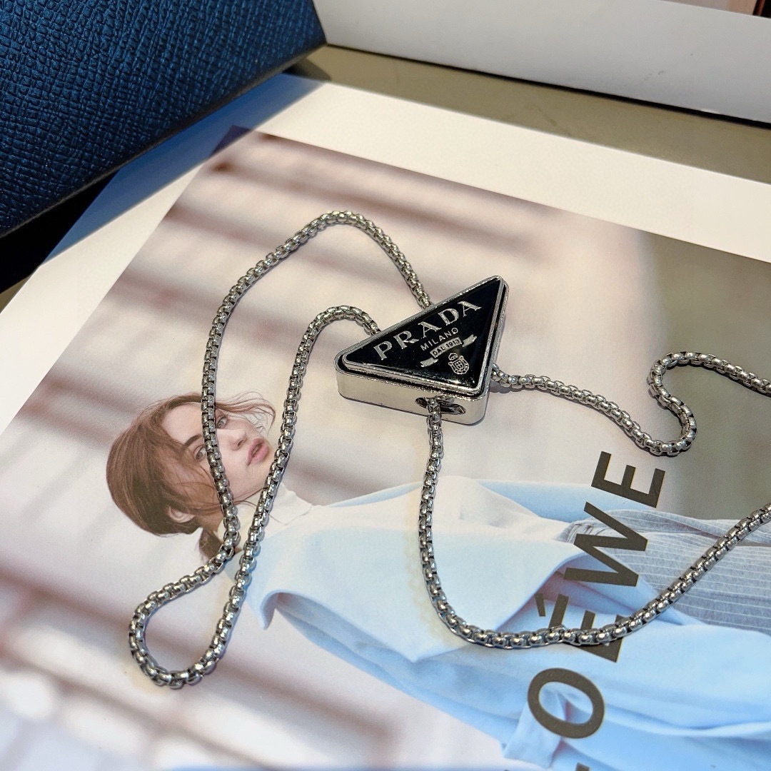 配包装PRADA （普拉达） 新款字母倒三角可调节项链腰链两用款，明星同款 百搭锁骨链女神必备单品，时尚