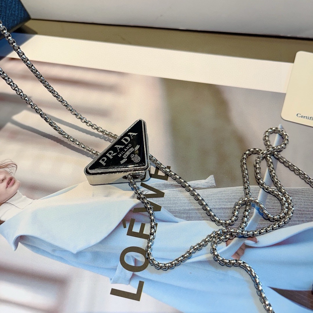 配包装PRADA （普拉达） 新款字母倒三角可调节项链腰链两用款，明星同款 百搭锁骨链女神必备单品，时尚