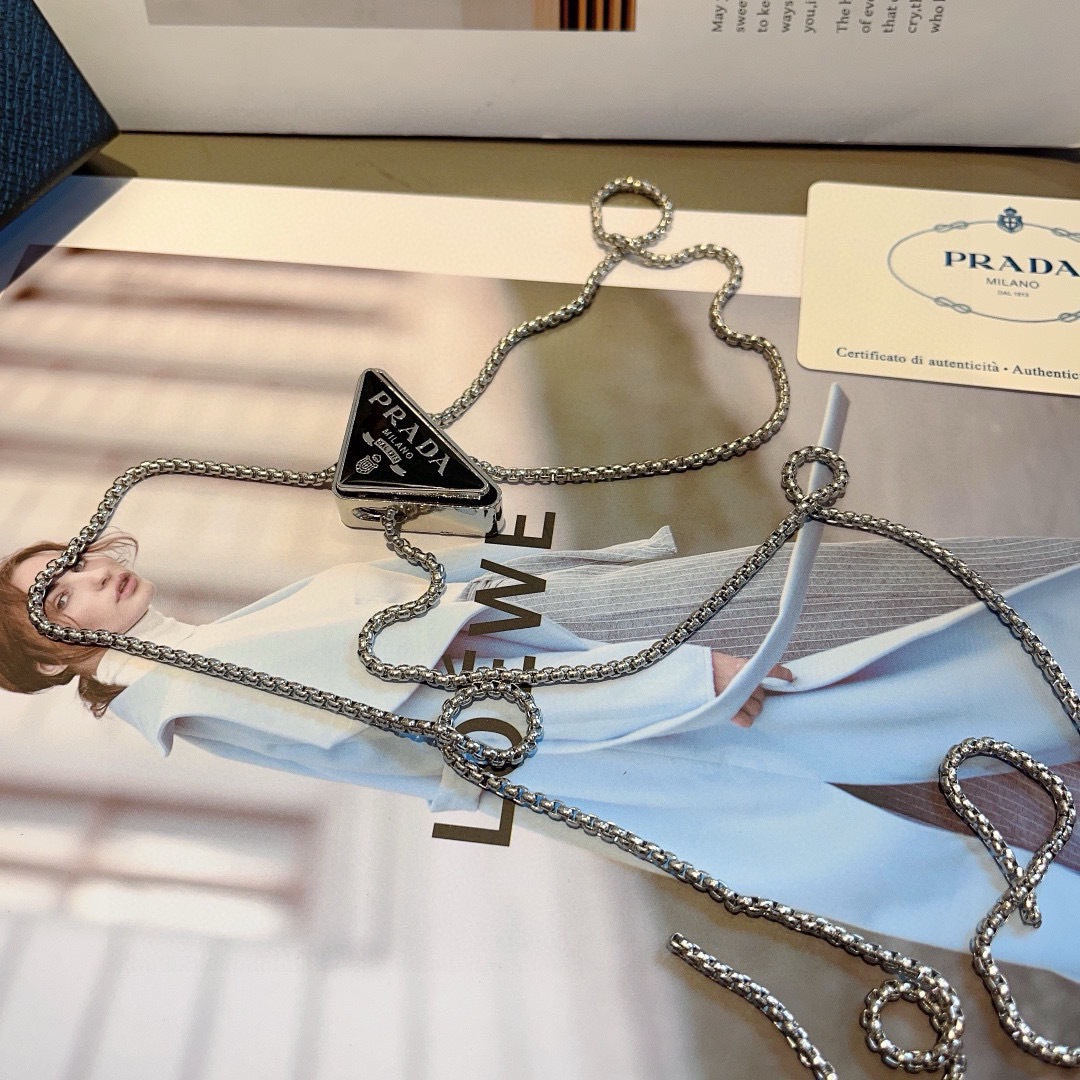 配包装PRADA （普拉达） 新款字母倒三角可调节项链腰链两用款，明星同款 百搭锁骨链女神必备单品，时尚