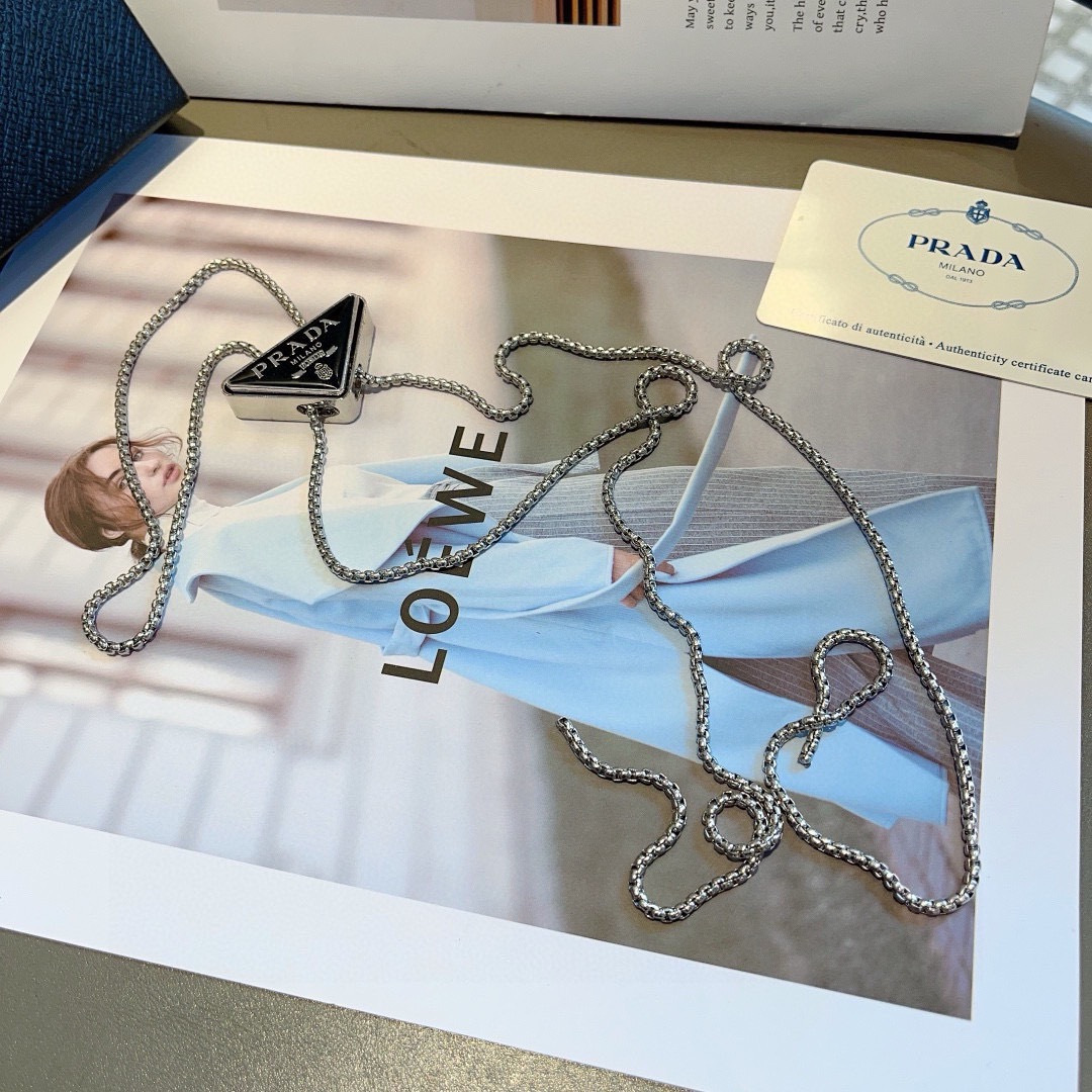 配包装PRADA （普拉达） 新款字母倒三角可调节项链腰链两用款，明星同款 百搭锁骨链女神必备单品，时尚
