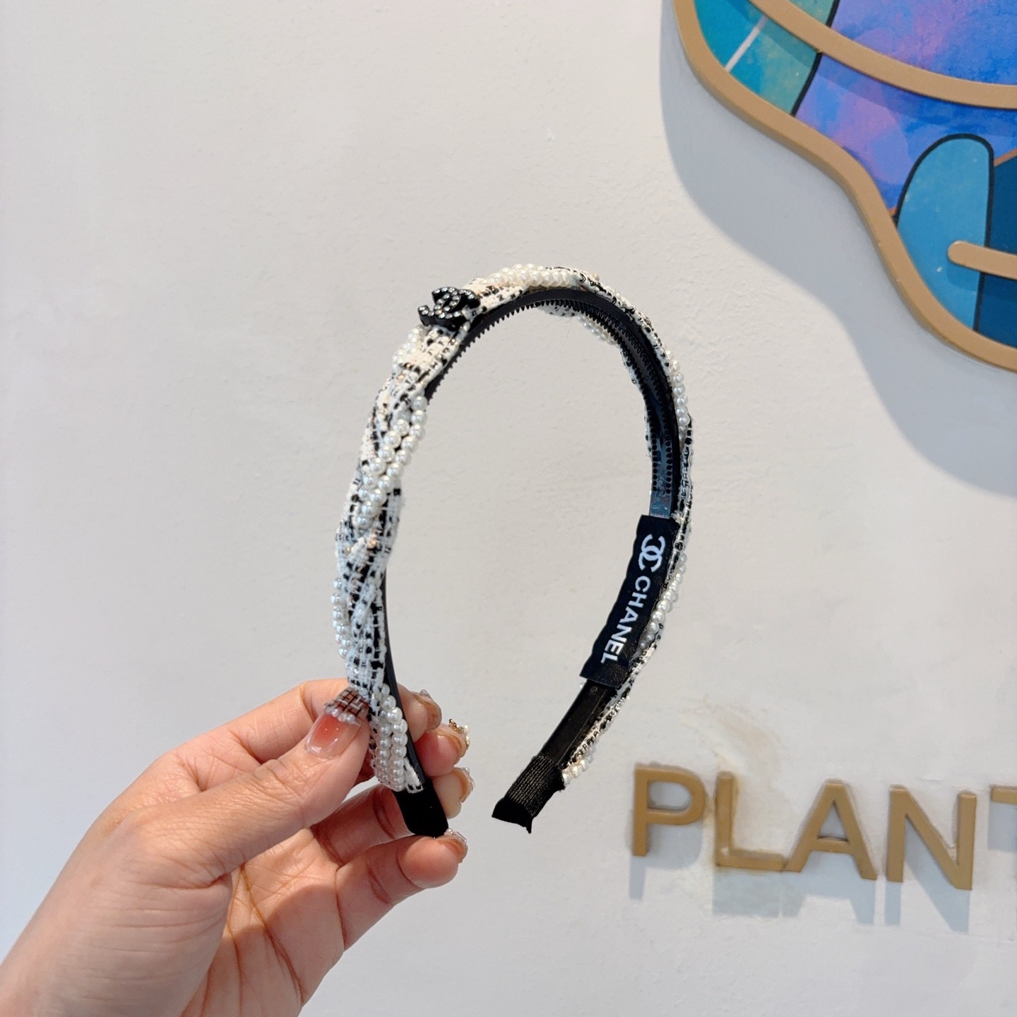 配包装CHANEL（香奈儿）新款精美字母发箍，复古网红爆款头箍 搭配高端材质，超精致，时尚高级感百搭款。