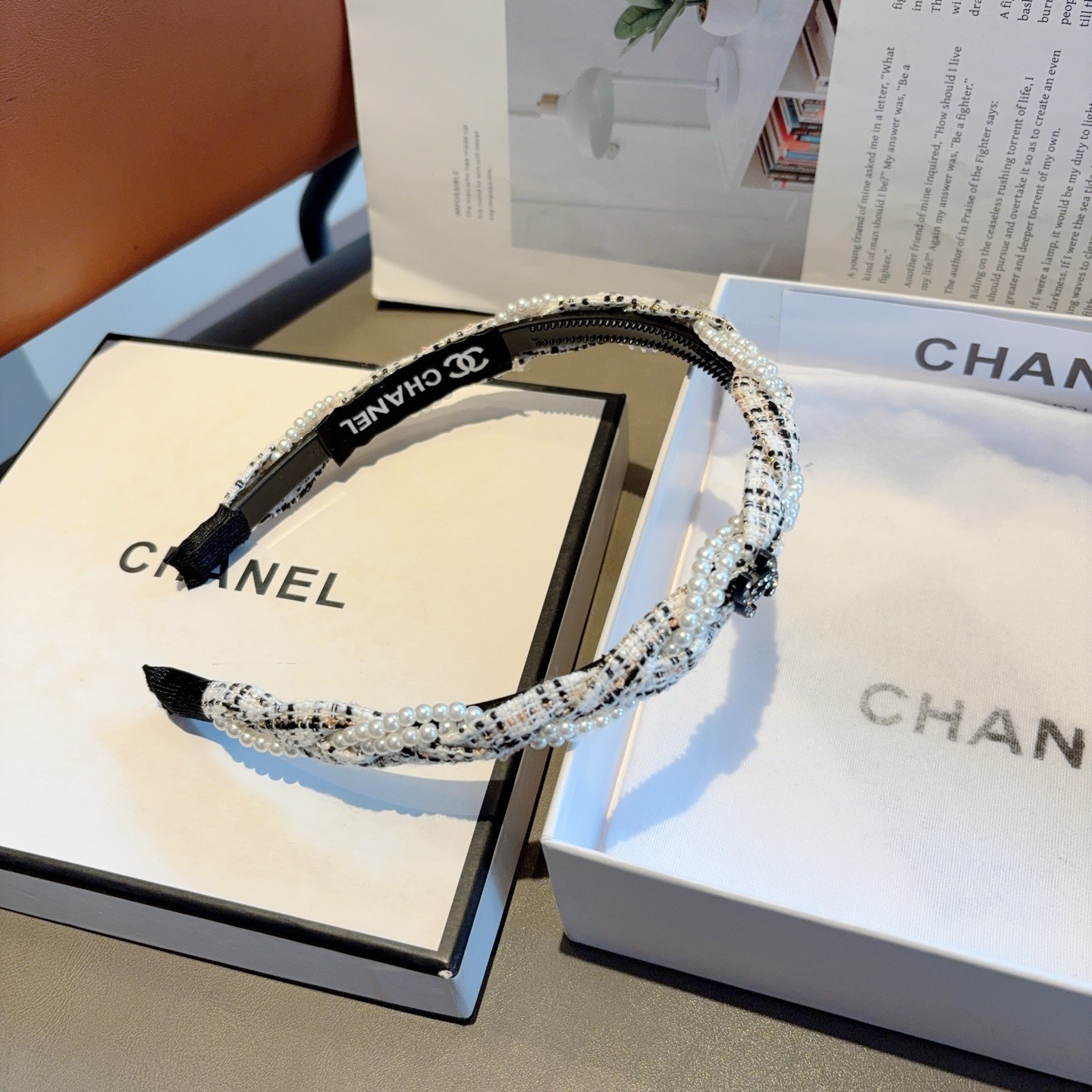 配包装CHANEL（香奈儿）新款精美字母发箍，复古网红爆款头箍 搭配高端材质，超精致，时尚高级感百搭款。
