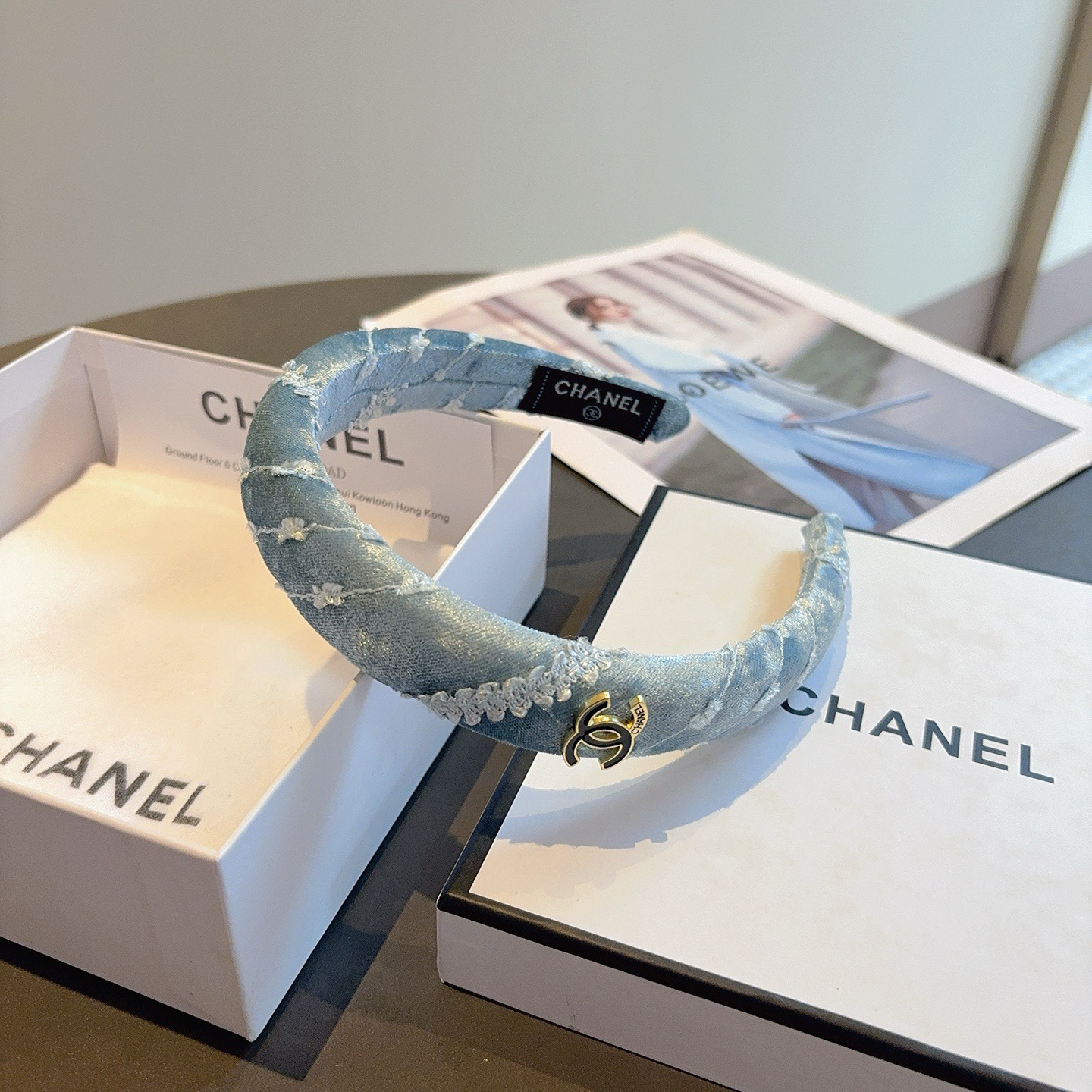 配包装CHANEL（香奈儿）最新款小香发箍，复古头箍，网红爆款推荐 搭配高端材质，超精致，时尚百搭。