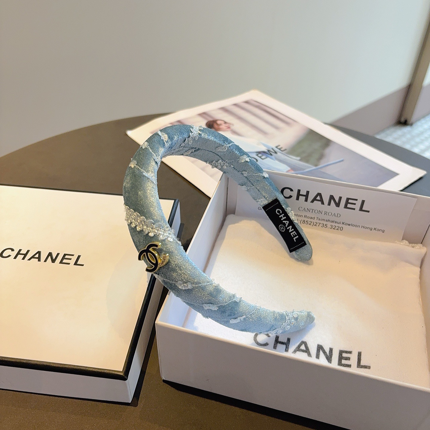 配包装CHANEL（香奈儿）最新款小香发箍，复古头箍，网红爆款推荐 搭配高端材质，超精致，时尚百搭。