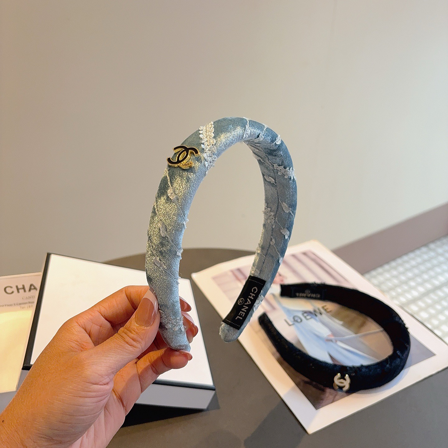 配包装CHANEL（香奈儿）最新款小香发箍，复古头箍，网红爆款推荐 搭配高端材质，超精致，时尚百搭。