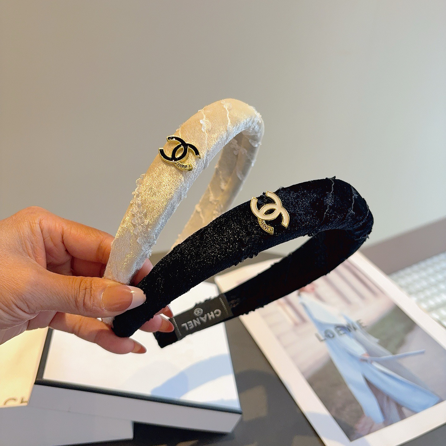 配包装CHANEL（香奈儿）最新款小香发箍，复古头箍，网红爆款推荐 搭配高端材质，超精致，时尚百搭。