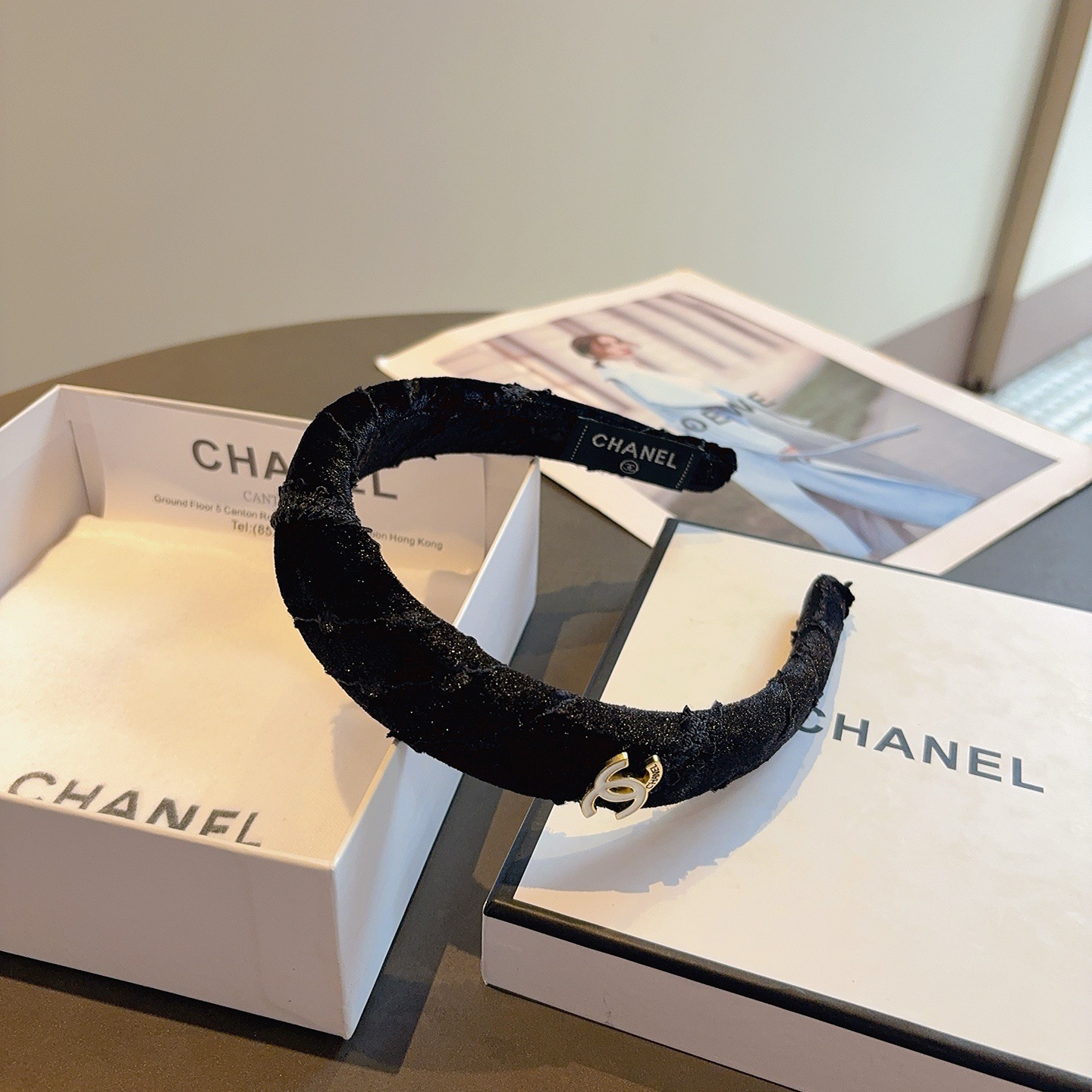 配包装CHANEL（香奈儿）最新款小香发箍，复古头箍，网红爆款推荐 搭配高端材质，超精致，时尚百搭。