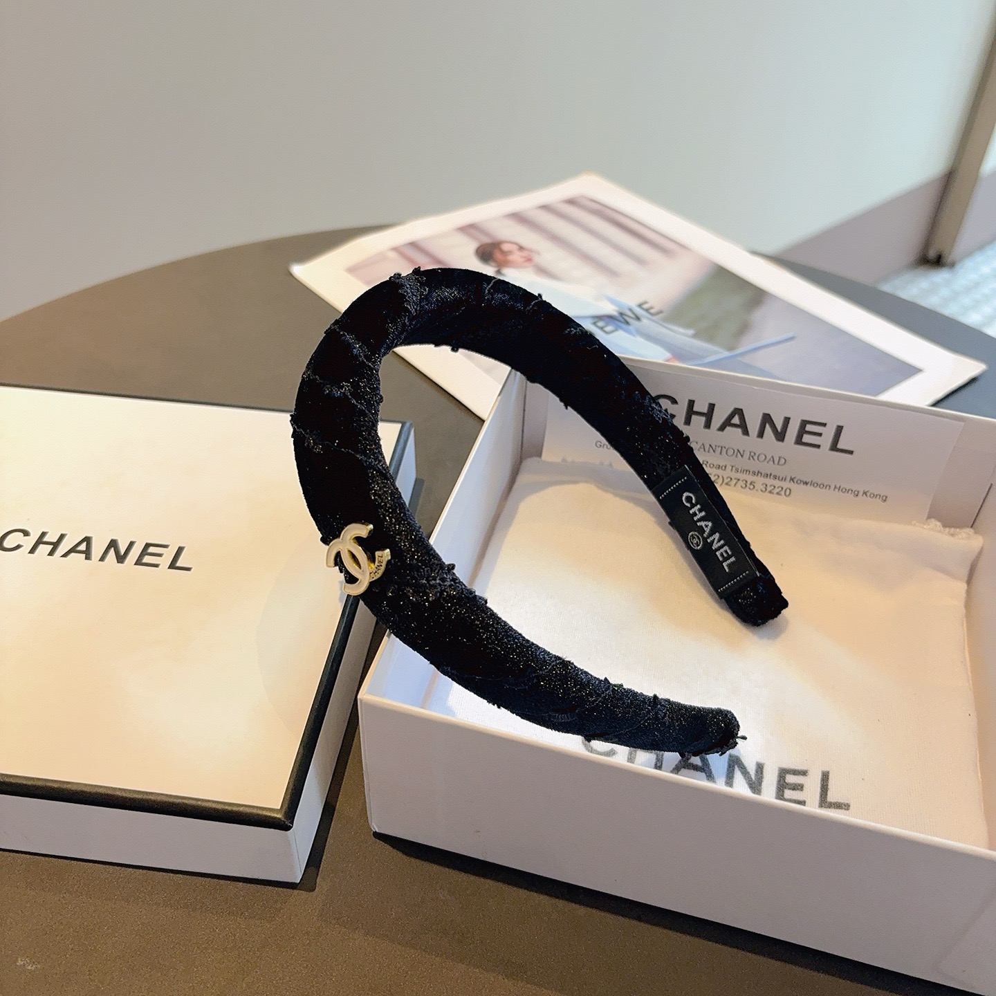 配包装CHANEL（香奈儿）最新款小香发箍，复古头箍，网红爆款推荐 搭配高端材质，超精致，时尚百搭。