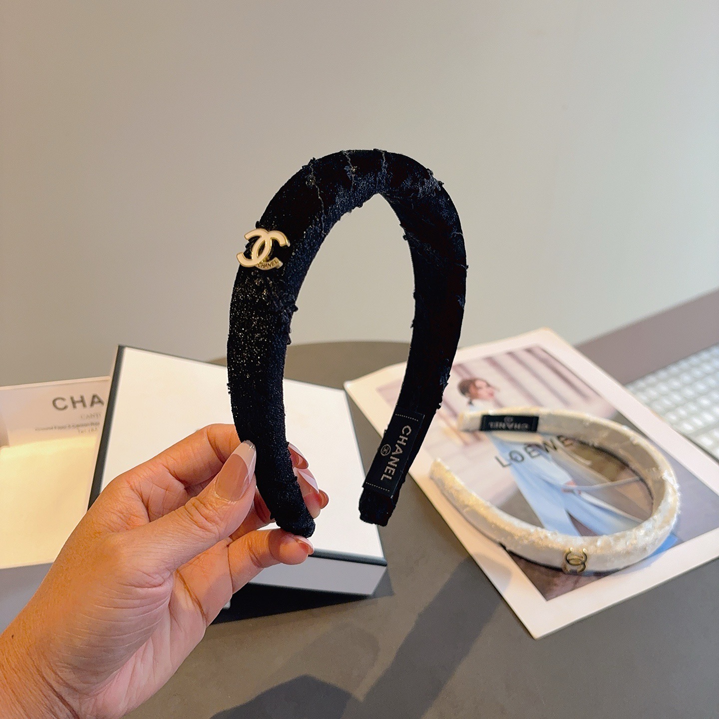 配包装CHANEL（香奈儿）最新款小香发箍，复古头箍，网红爆款推荐 搭配高端材质，超精致，时尚百搭。