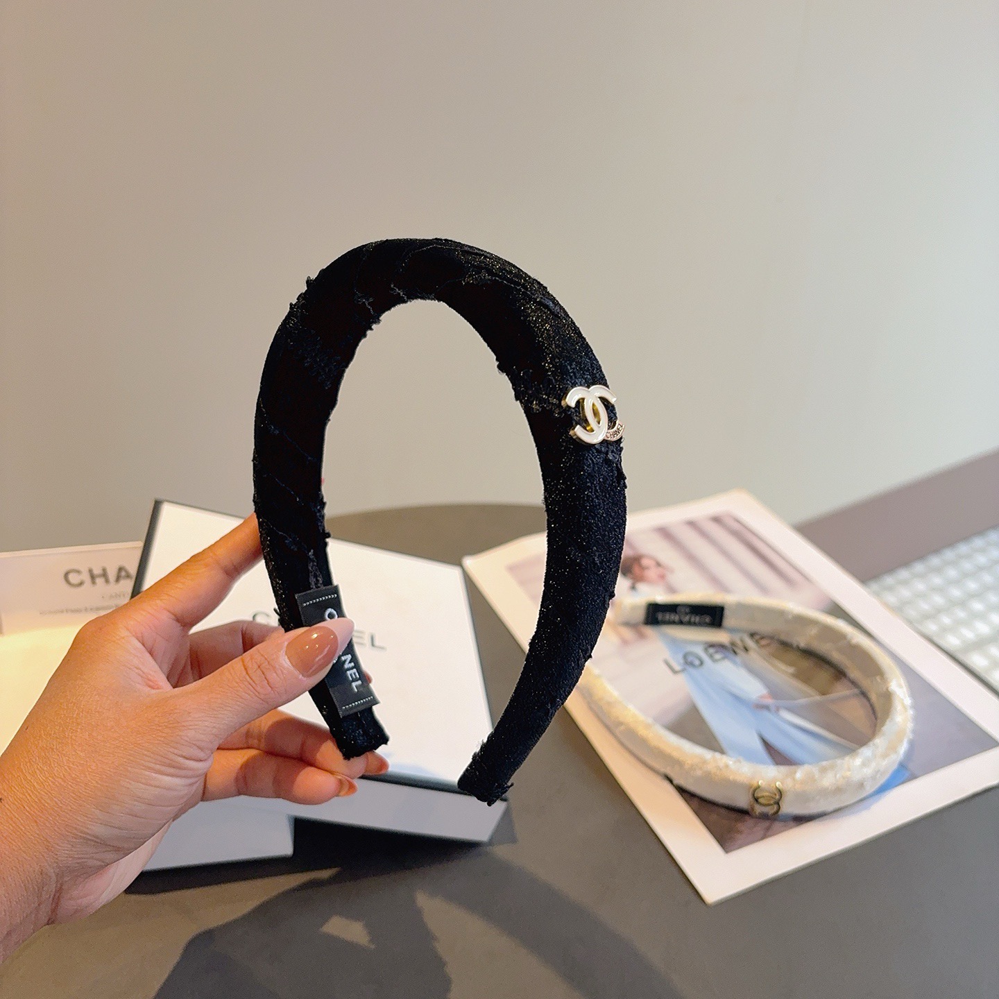 配包装CHANEL（香奈儿）最新款小香发箍，复古头箍，网红爆款推荐 搭配高端材质，超精致，时尚百搭。
