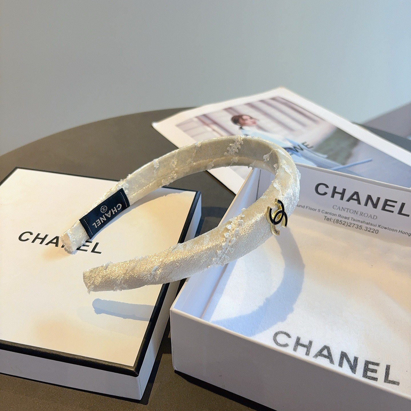 配包装CHANEL（香奈儿）最新款小香发箍，复古头箍，网红爆款推荐 搭配高端材质，超精致，时尚百搭。