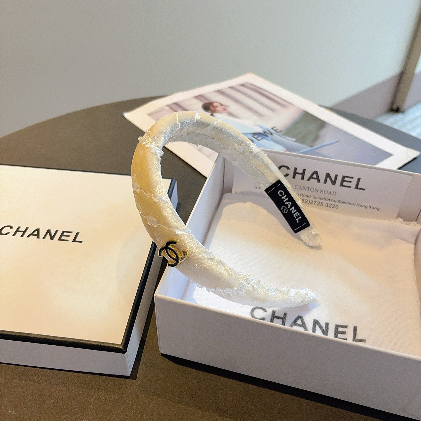 配包装CHANEL（香奈儿）最新款小香发箍，复古头箍，网红爆款推荐 搭配高端材质，超精致，时尚百搭。