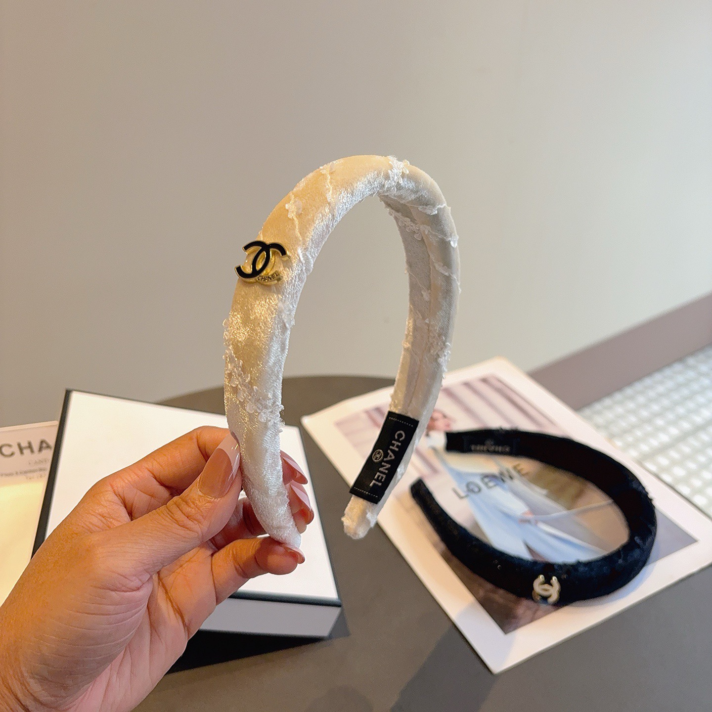 配包装CHANEL（香奈儿）最新款小香发箍，复古头箍，网红爆款推荐 搭配高端材质，超精致，时尚百搭。