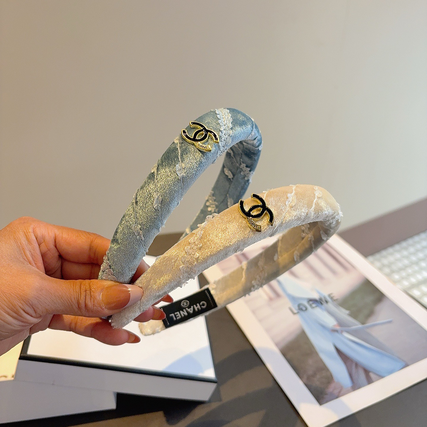 配包装CHANEL（香奈儿）最新款小香发箍，复古头箍，网红爆款推荐 搭配高端材质，超精致，时尚百搭。