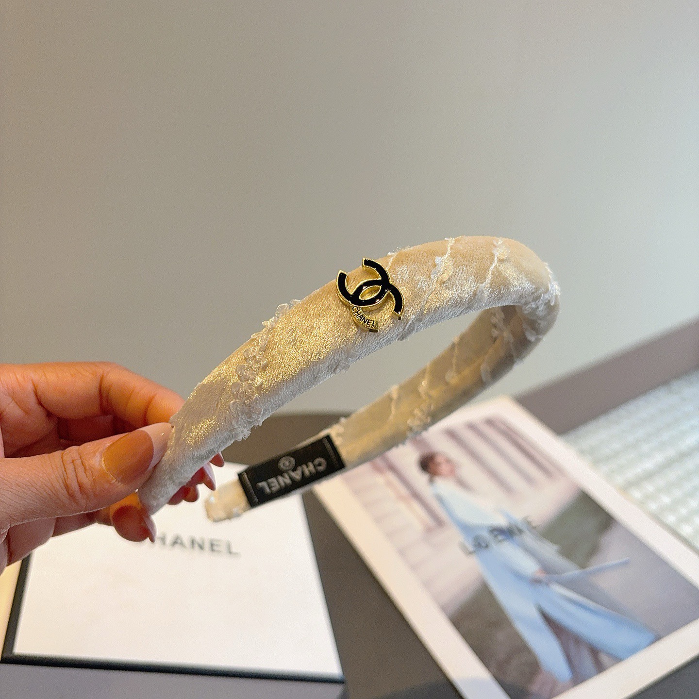 配包装CHANEL（香奈儿）最新款小香发箍，复古头箍，网红爆款推荐 搭配高端材质，超精致，时尚百搭。