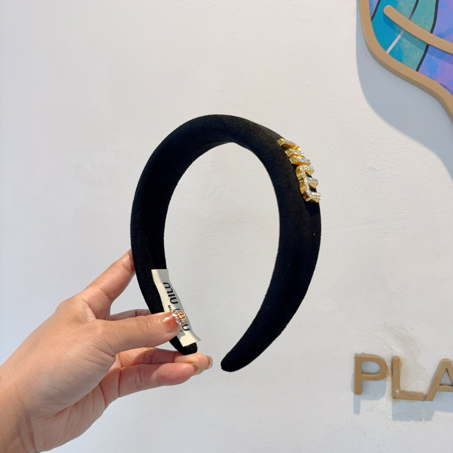 配包装miumiu 缪缪 最新款定制发箍，时尚潮流头箍 细节全部实拍！特制面料非常显质感、经典而又永不过