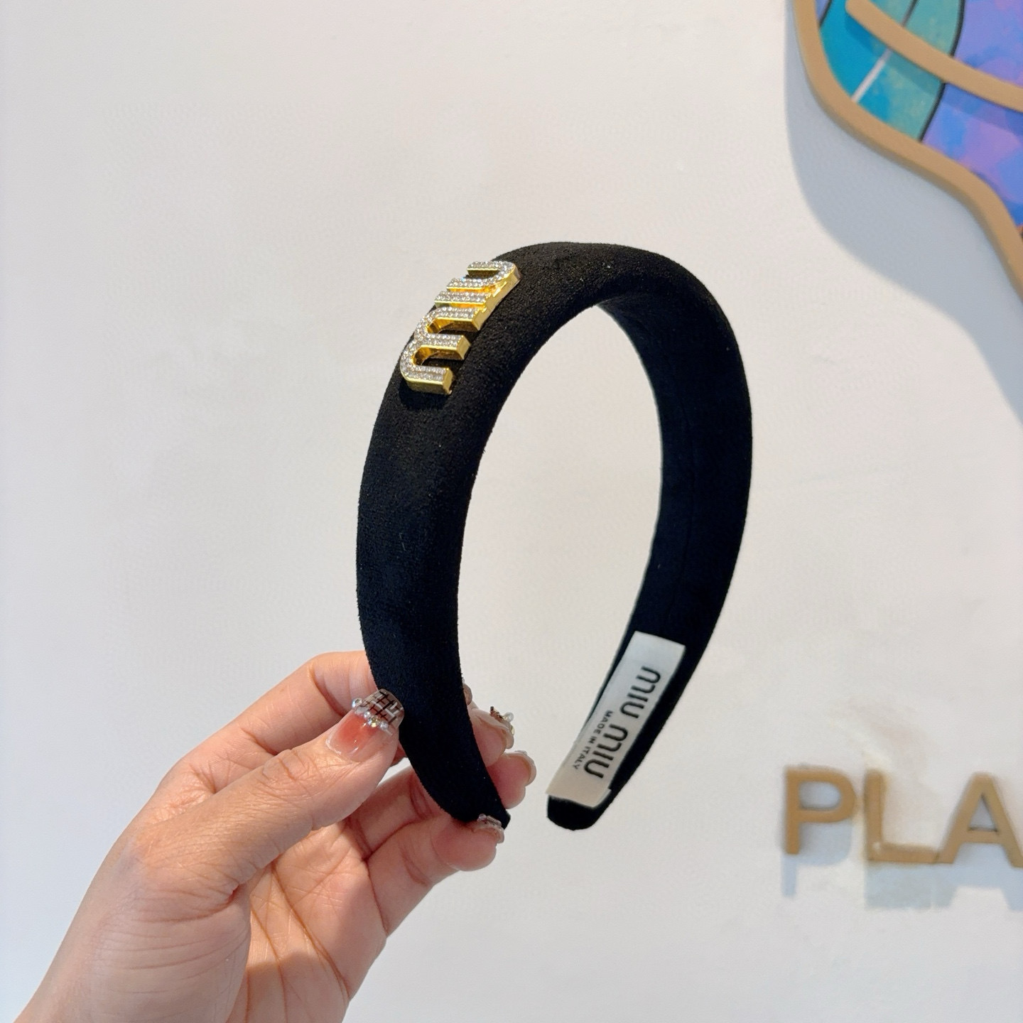 配包装miumiu 缪缪 最新款定制发箍，时尚潮流头箍 细节全部实拍！特制面料非常显质感、经典而又永不过