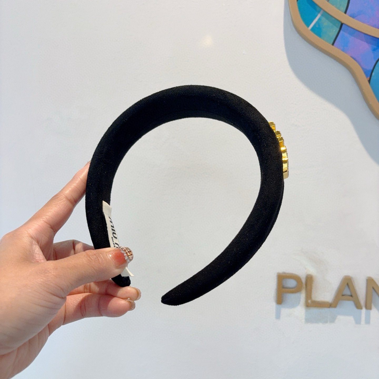 配包装miumiu 缪缪 最新款定制发箍，时尚潮流头箍 细节全部实拍！特制面料非常显质感、经典而又永不过